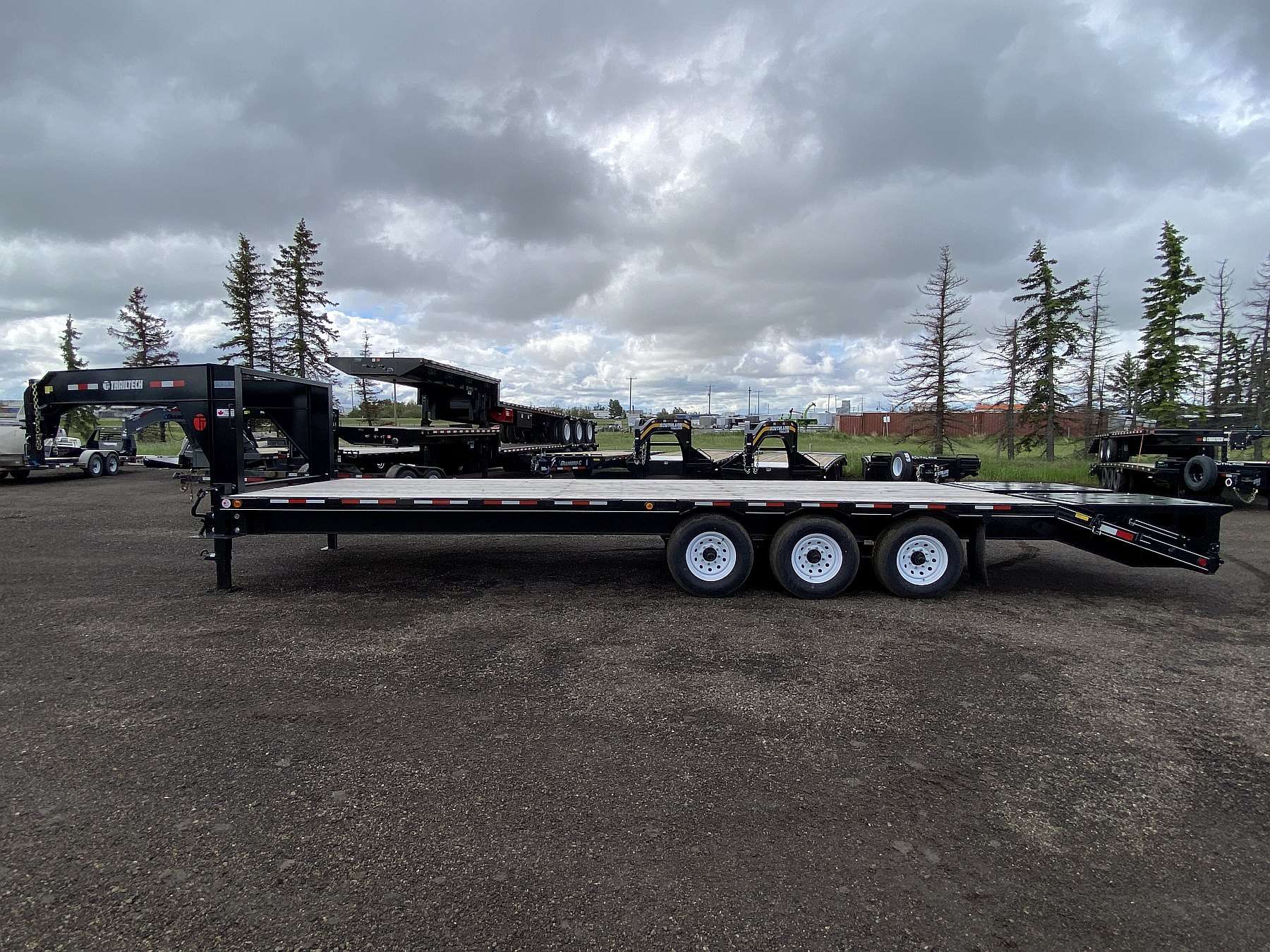 2026 Trailtech Essential Series 24' Tri-Axle Gooseneck
