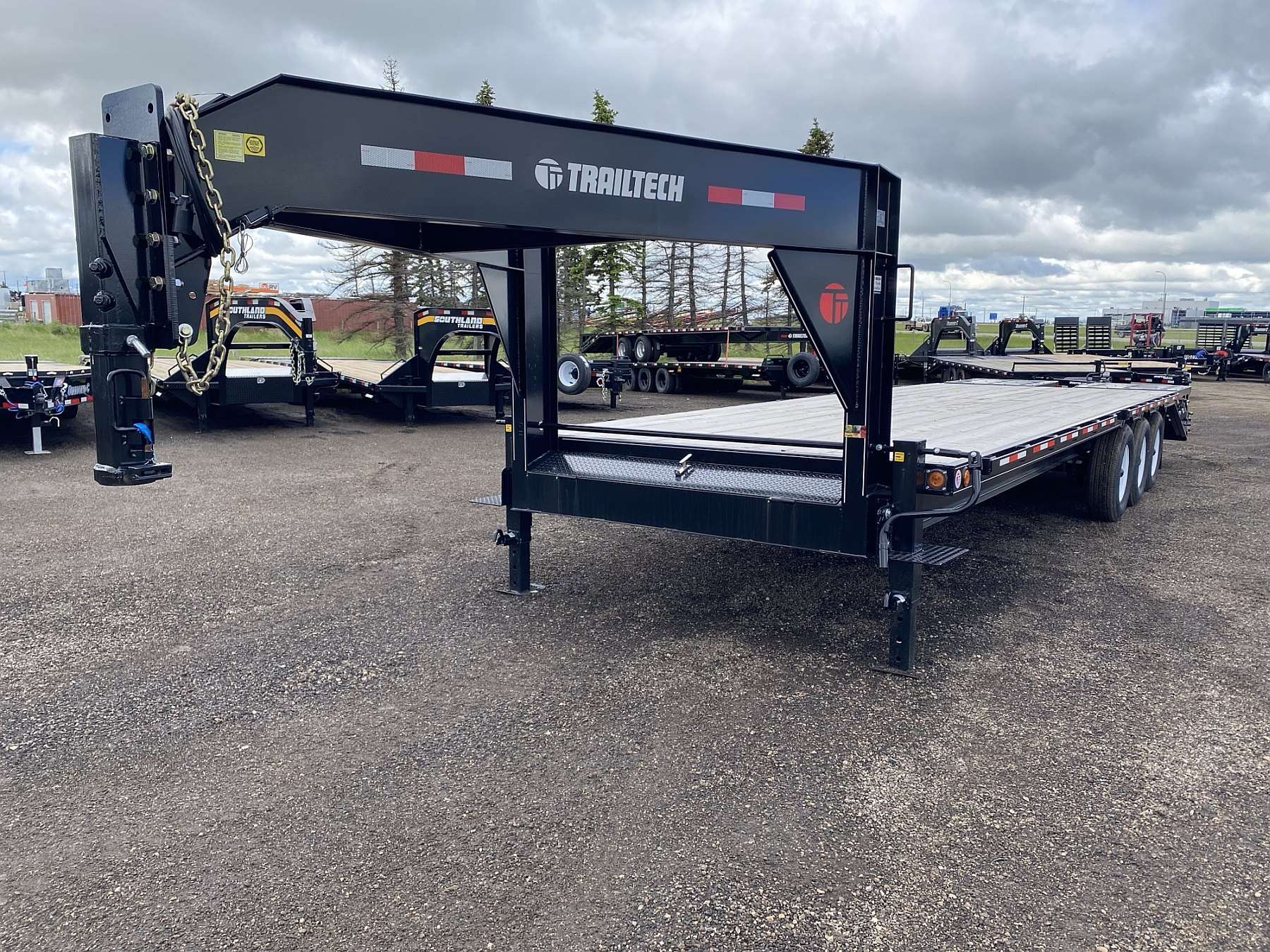 2026 Trailtech Essential Series 24' Tri-Axle Gooseneck