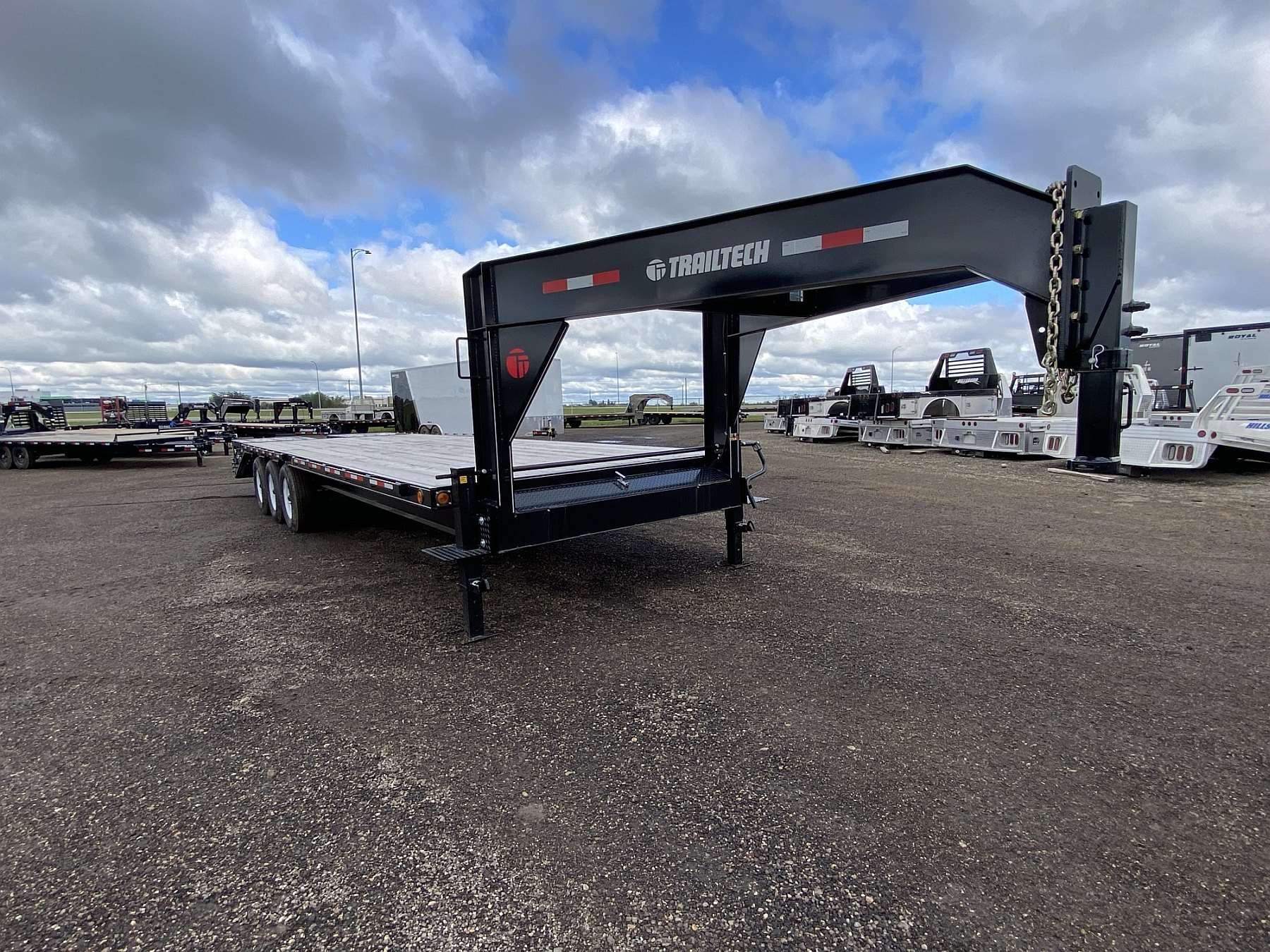 2026 Trailtech Essential Series 24' Tri-Axle Gooseneck