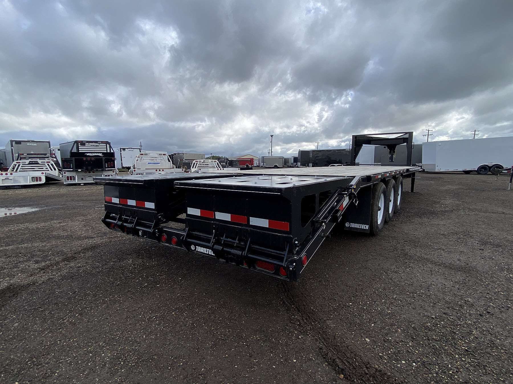 2026 Trailtech Essential Series 24' Tri-Axle Gooseneck