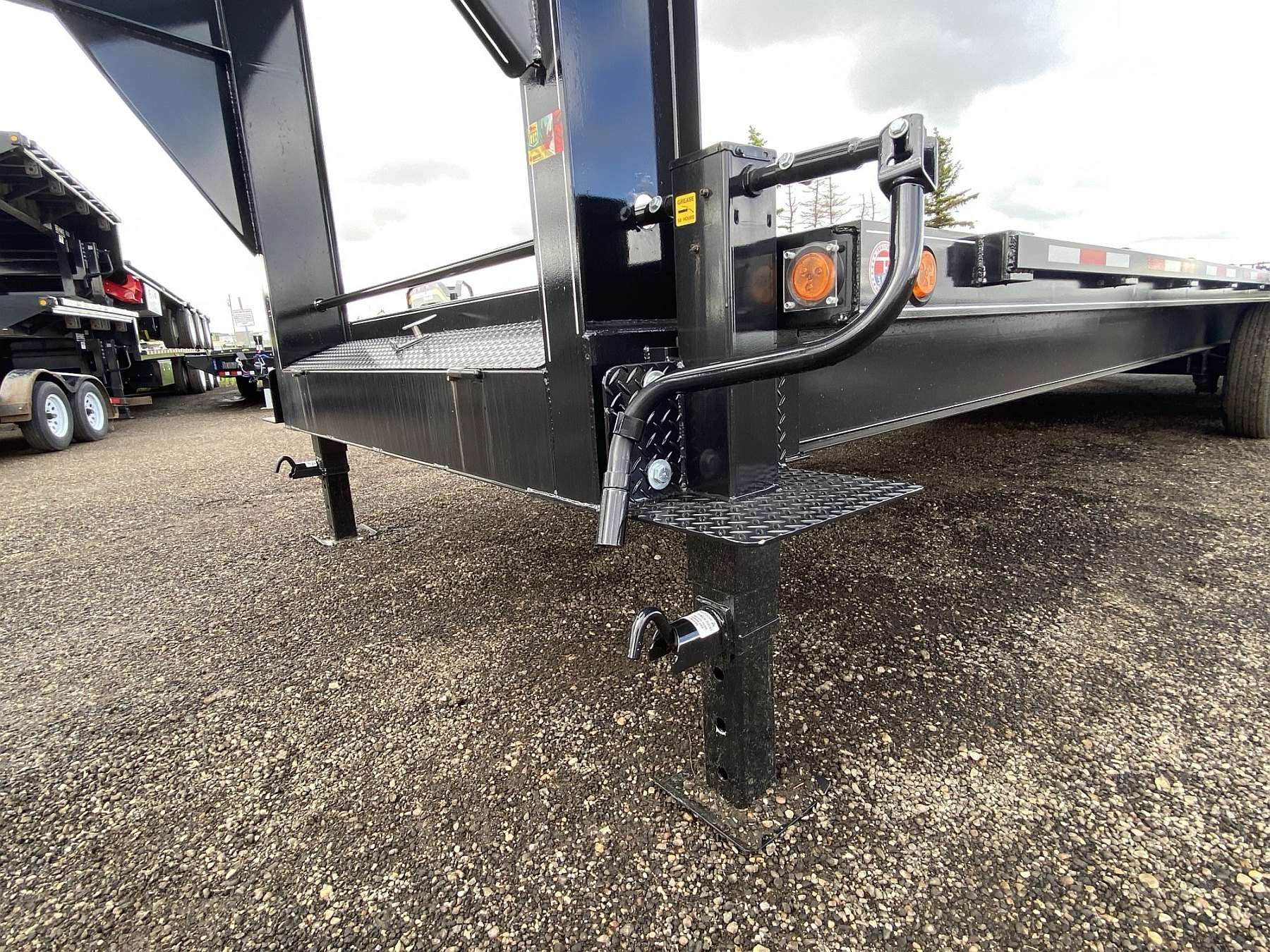 2026 Trailtech Essential Series 24' Tri-Axle Gooseneck