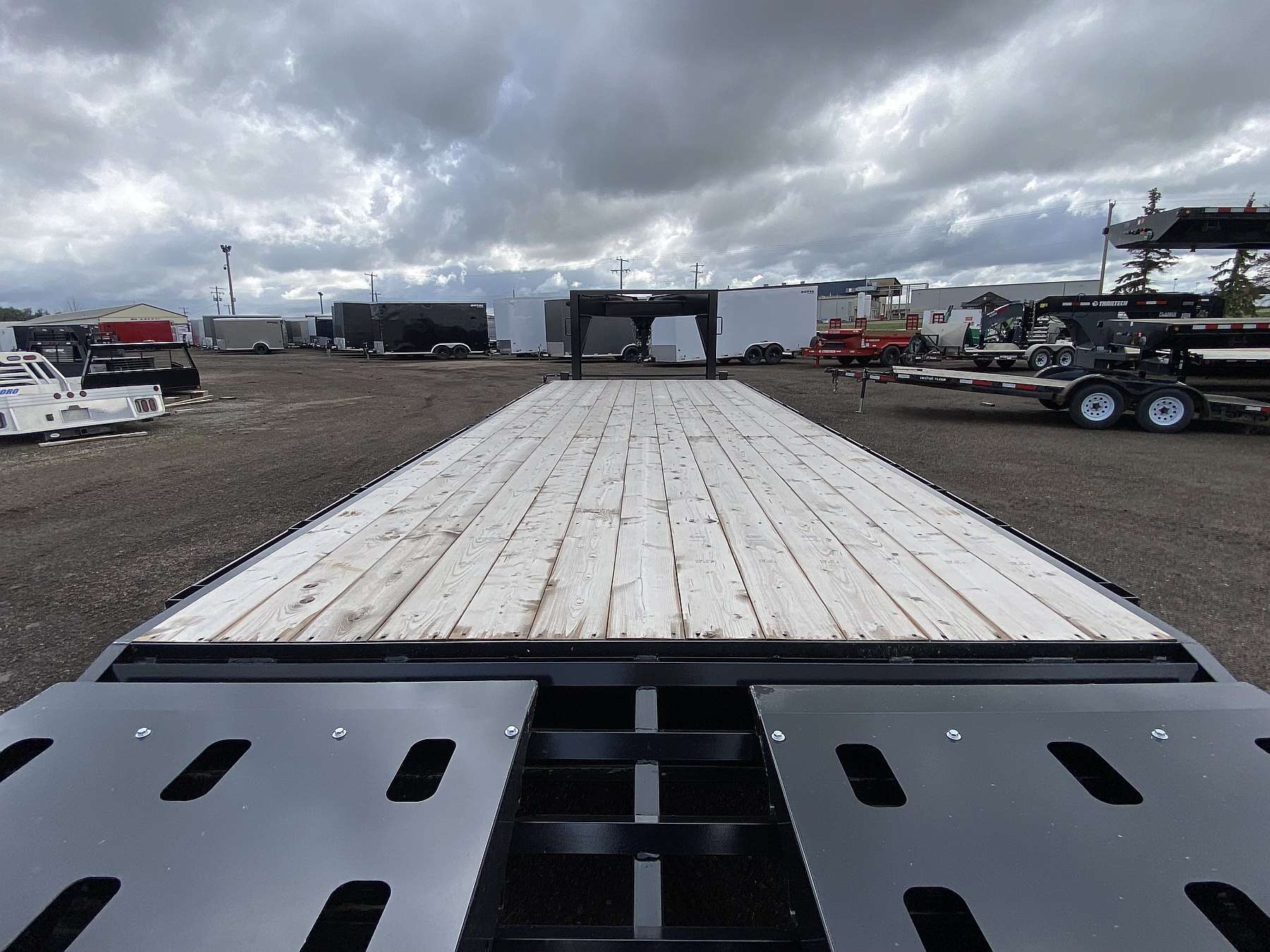 2026 Trailtech Essential Series 24' Tri-Axle Gooseneck