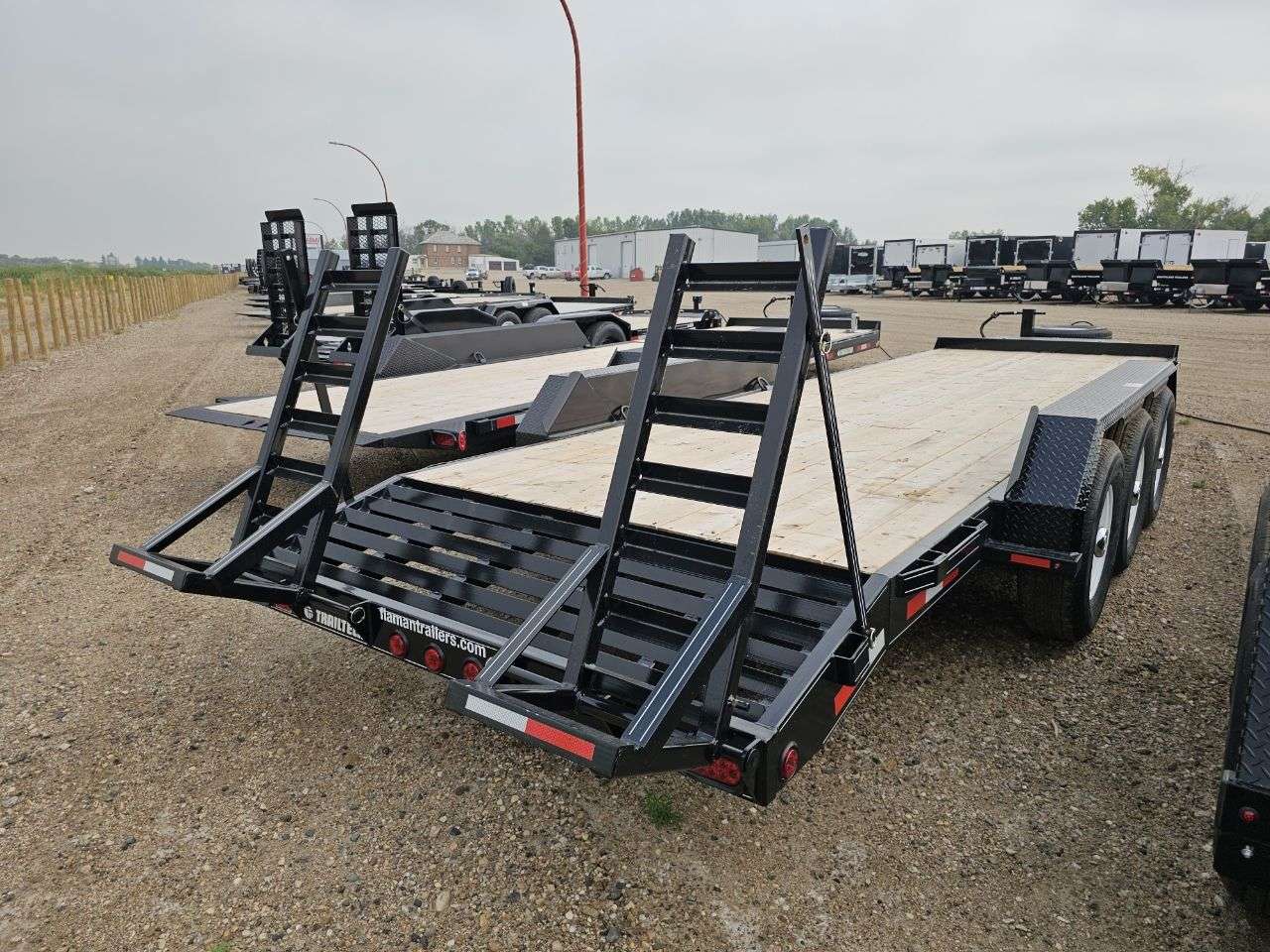2026 Trailtech L370 8'6" x 24' Beavertail Flat Deck