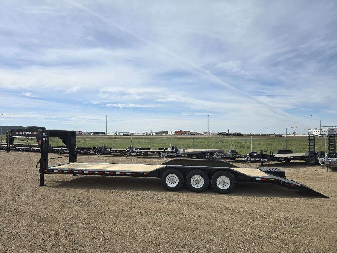 2026 Trailtech L370 8'6" x 30' Beavertail Flat Deck Trailer