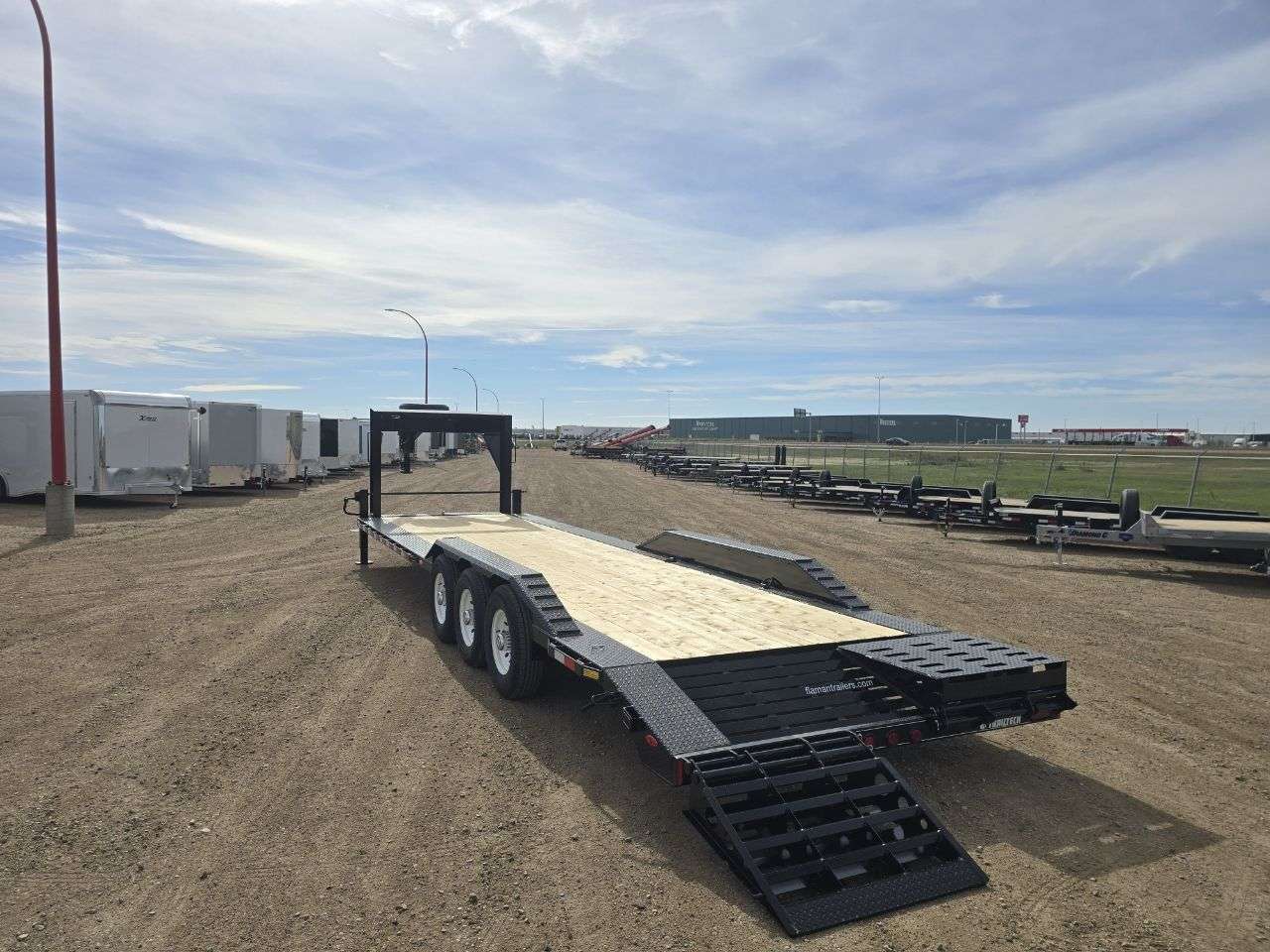 2026 Trailtech L370 8'6" x 30' Beavertail Flat Deck Trailer