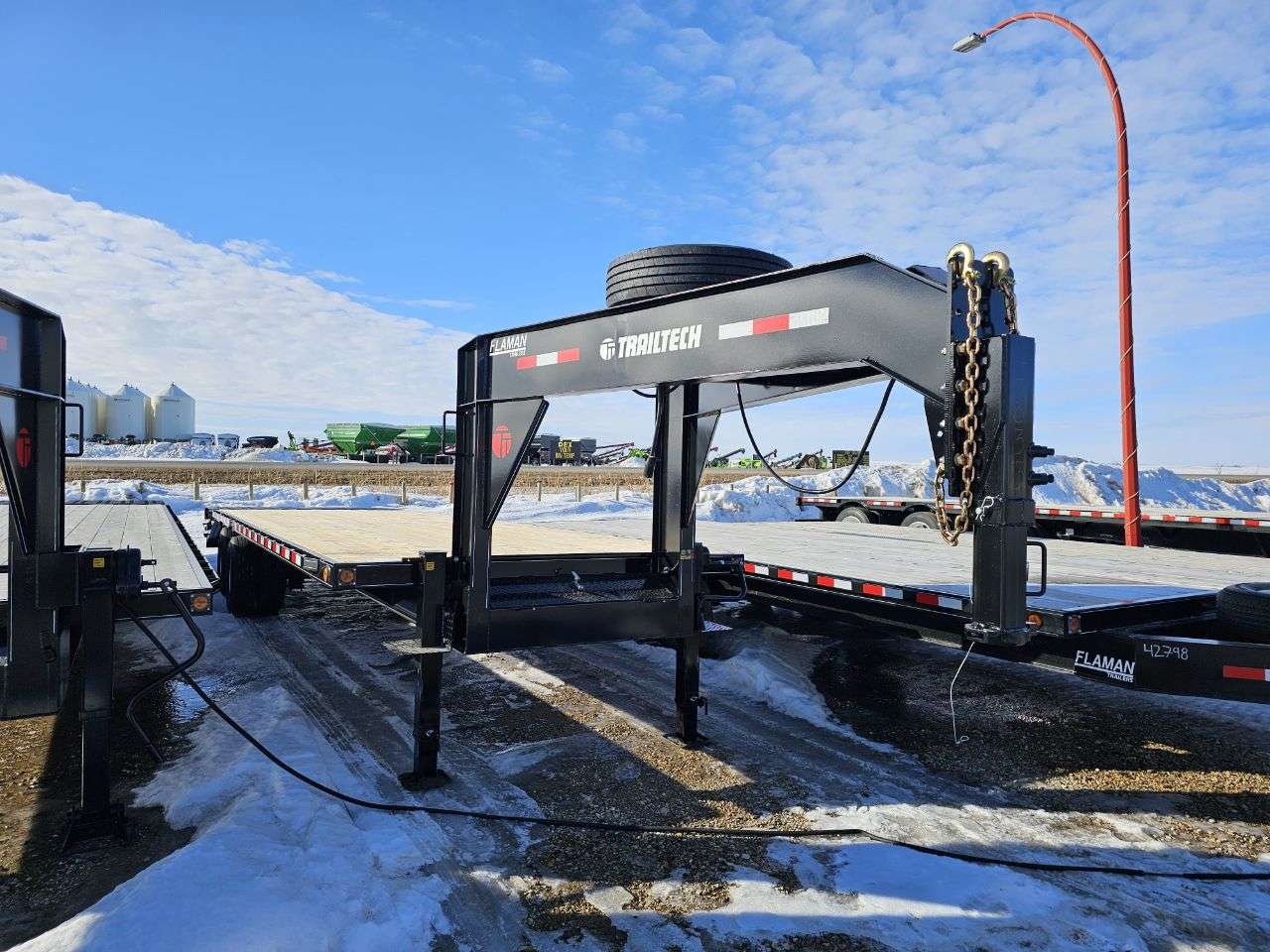 2026 Trailtech TD210 8'6" x 31' GN BT Flat Deck Trailer