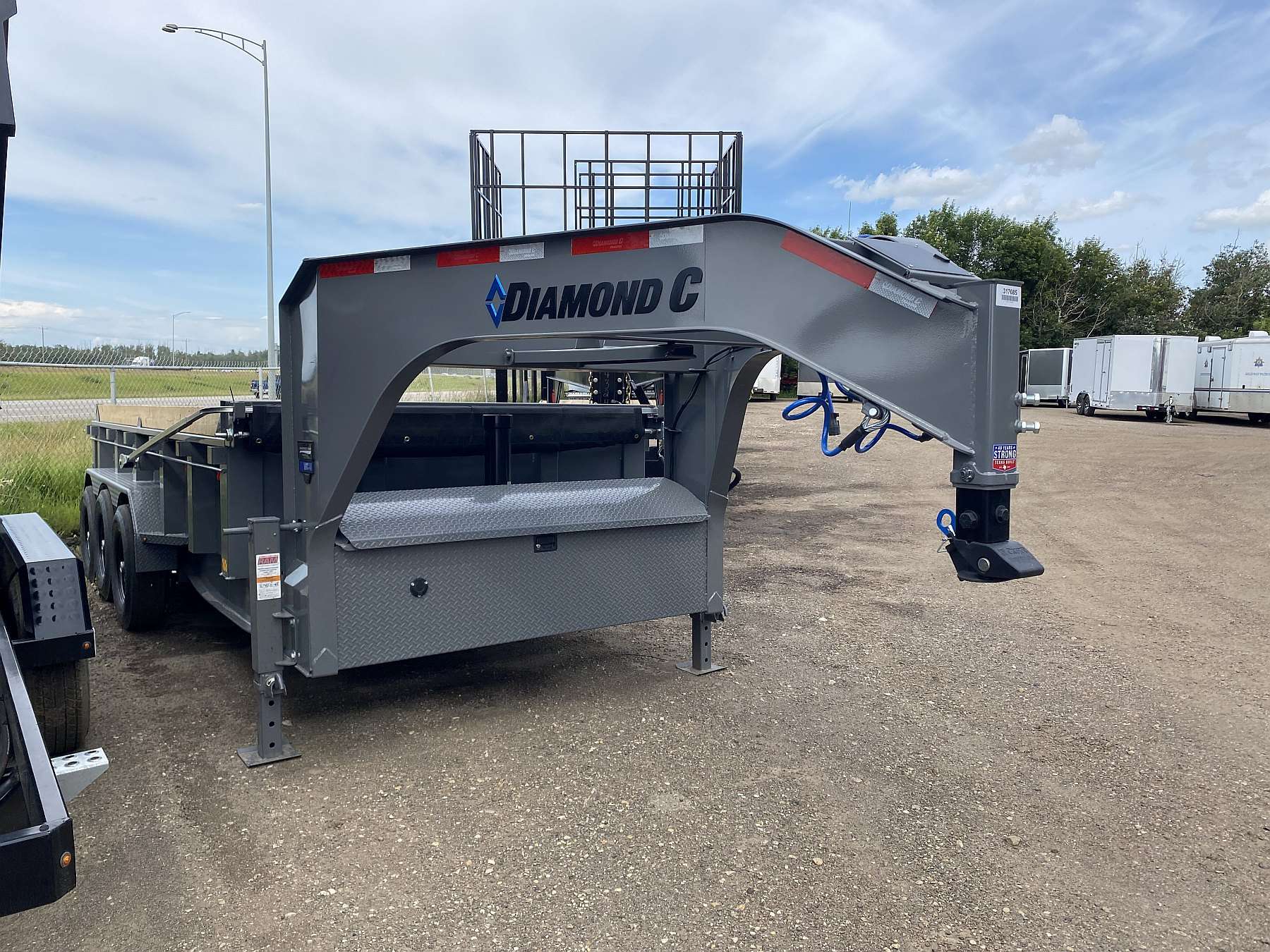 2027 Diamond C 16' Tri-axle Gooseneck Dump Trailer