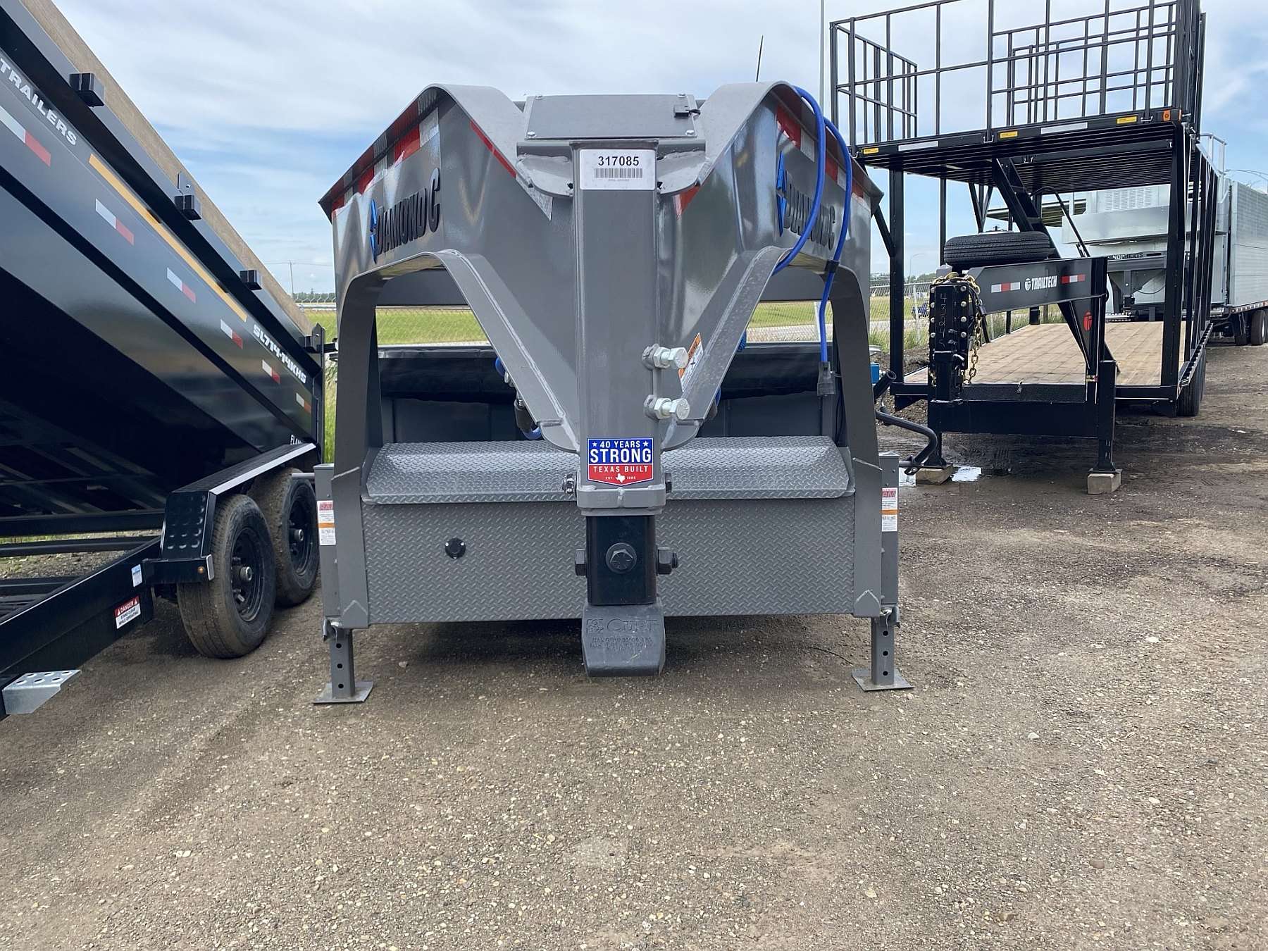 2027 Diamond C 16' Tri-axle Gooseneck Dump Trailer