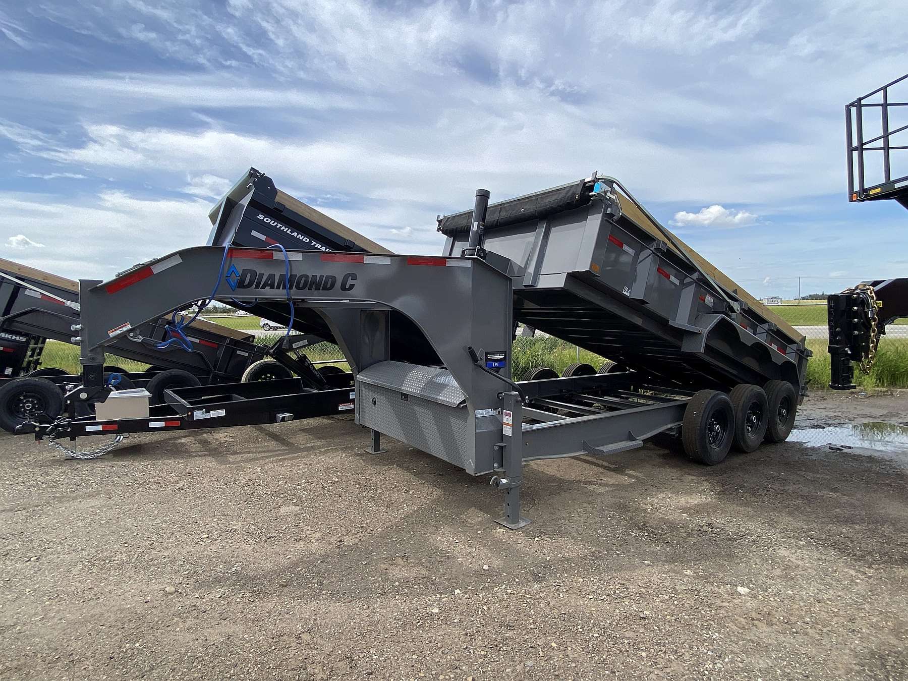 2027 Diamond C 16' Tri-axle Gooseneck Dump Trailer