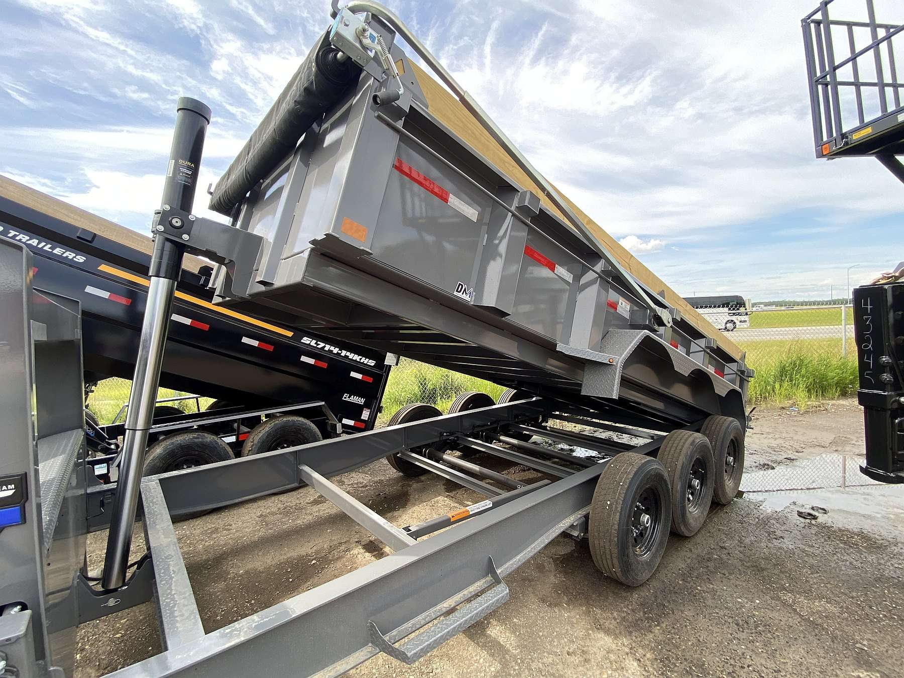 2027 Diamond C 16' Tri-axle Gooseneck Dump Trailer