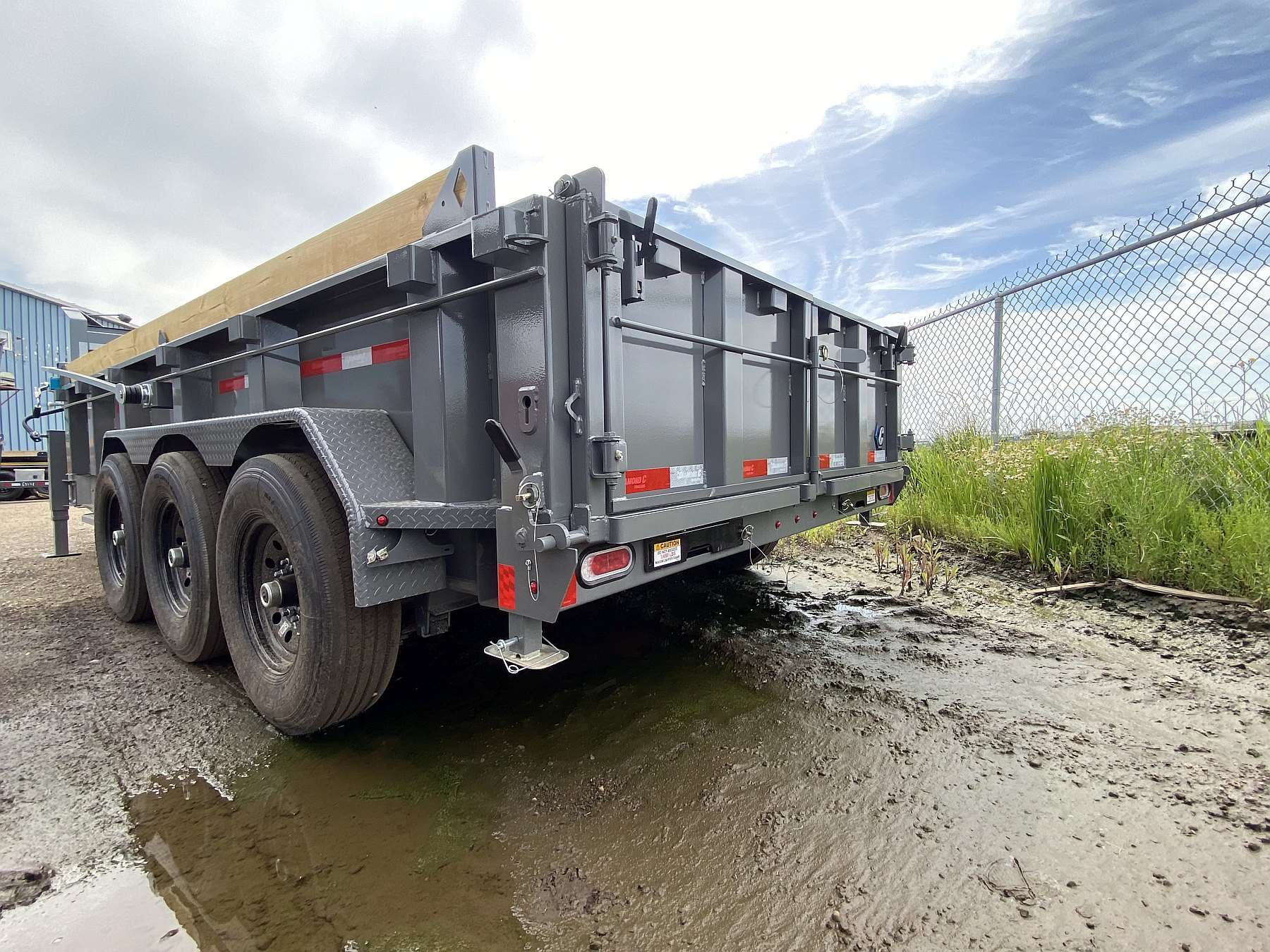 2027 Diamond C 16' Tri-axle Gooseneck Dump Trailer