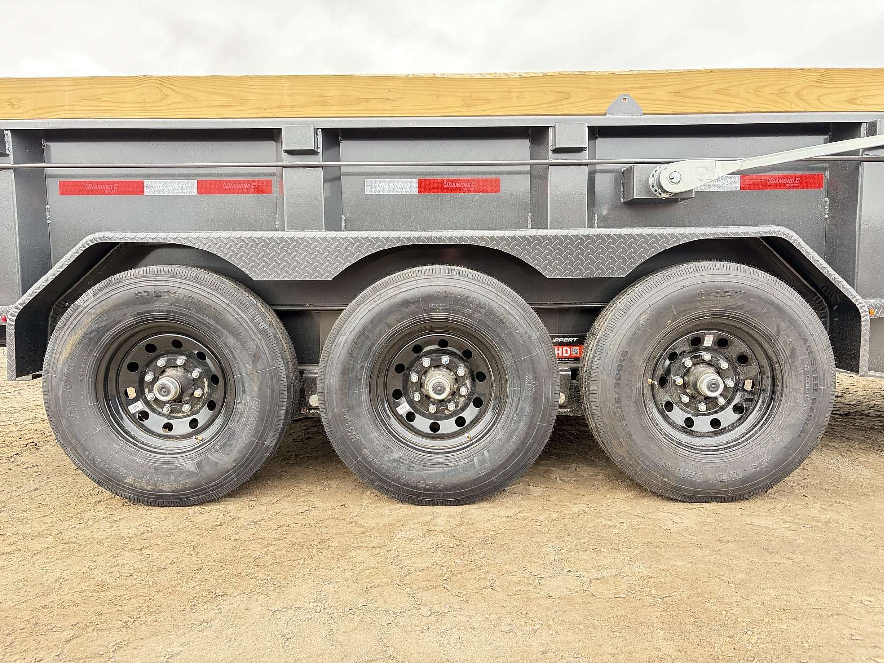 2027 Diamond C 16' Tri-axle Gooseneck Dump Trailer