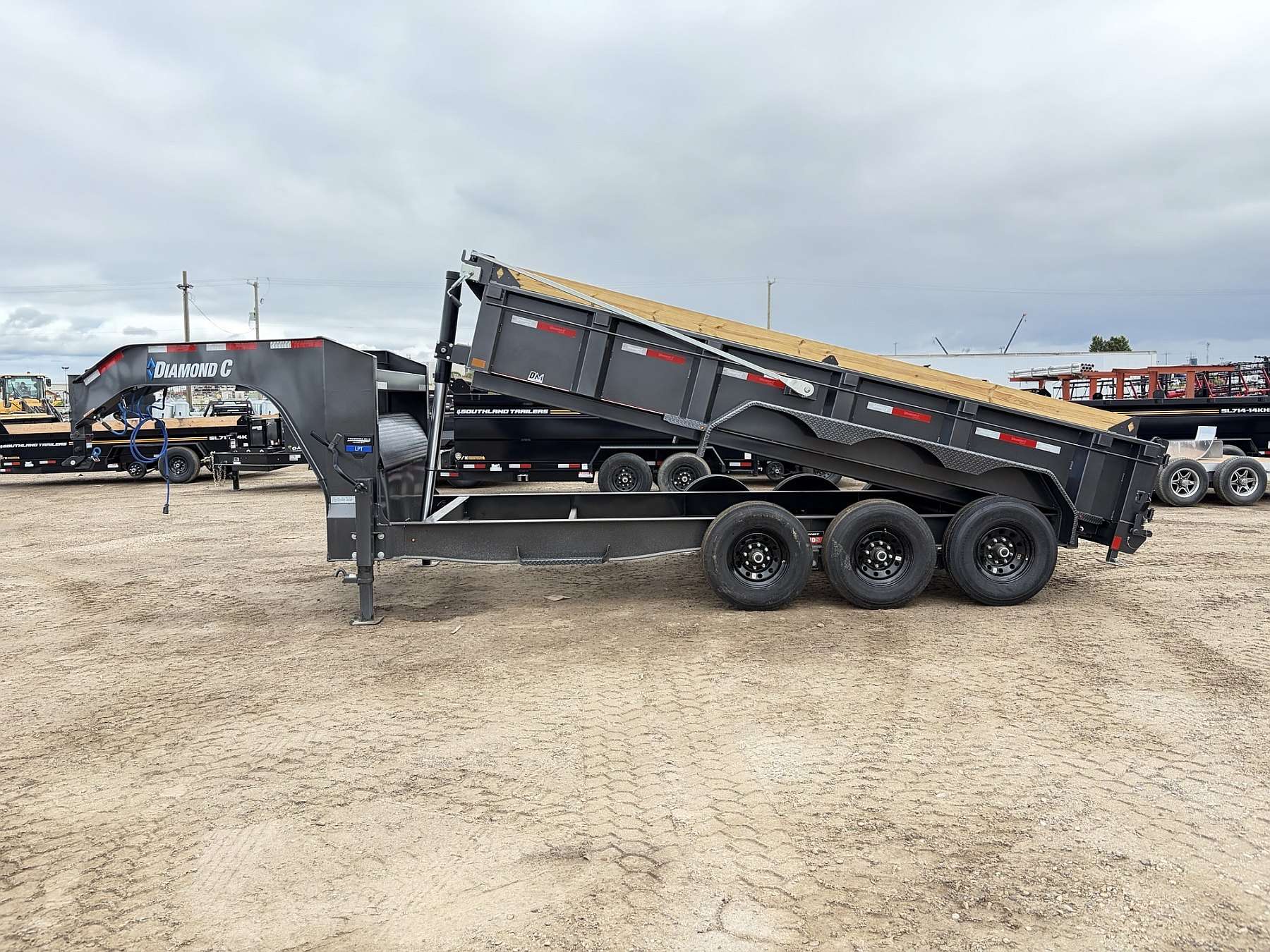 2027 Diamond C 16' Tri-axle Gooseneck Dump Trailer
