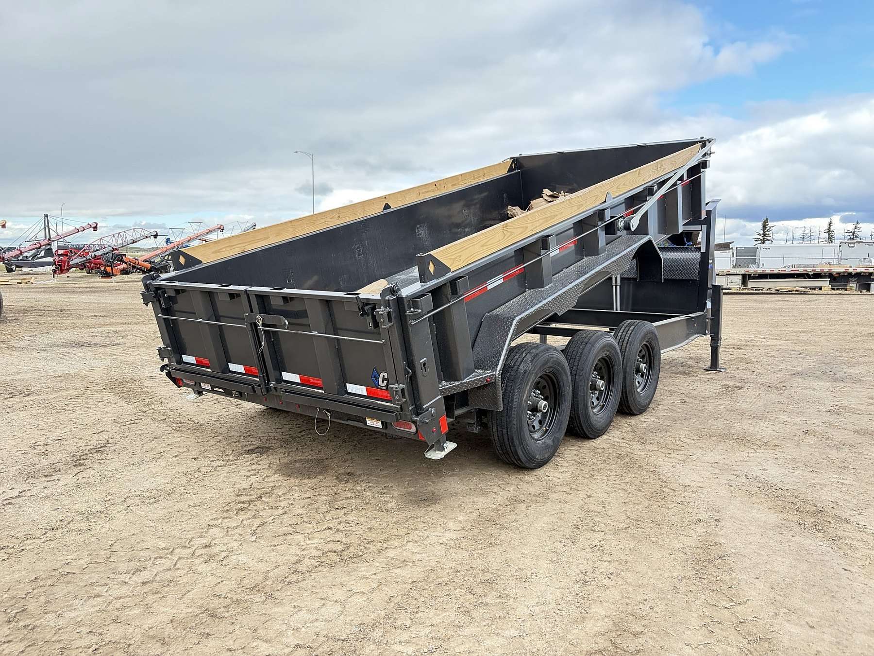 2027 Diamond C 16' Tri-axle Gooseneck Dump Trailer