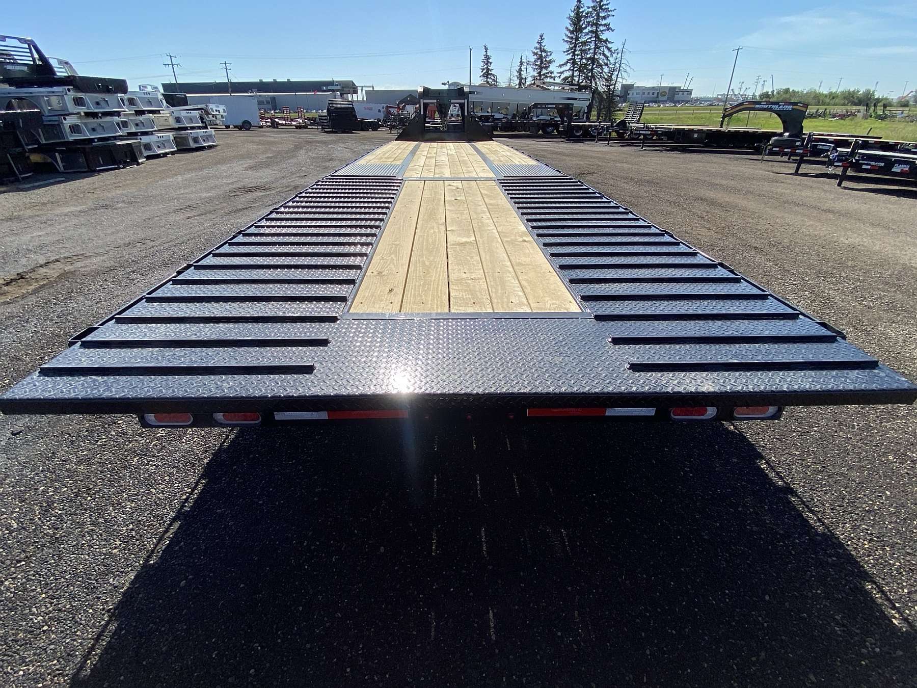 2027 Diamond C 35' Hydraulic Dovetail Gooseneck
