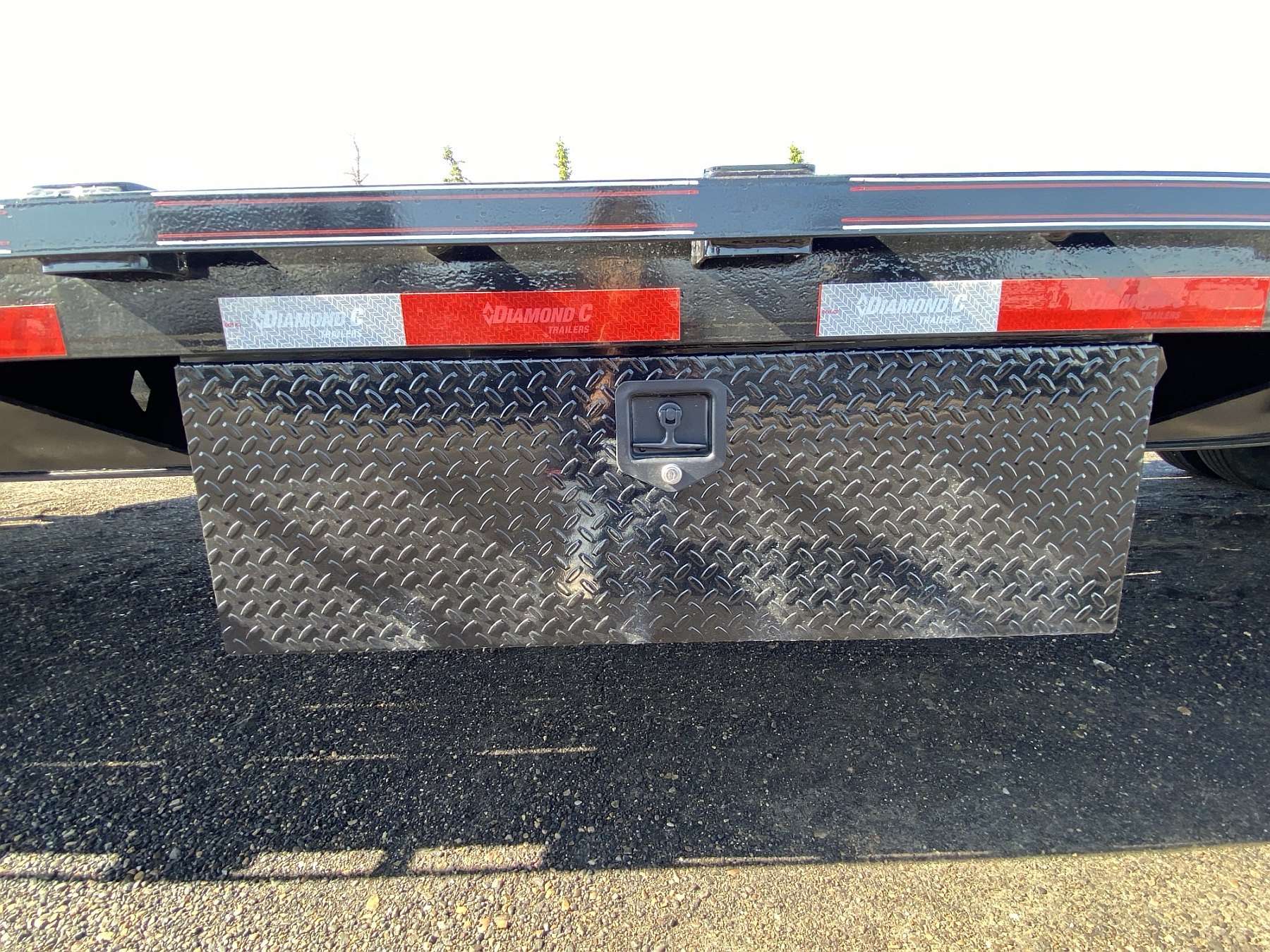 2027 Diamond C 35' Hydraulic Dovetail Gooseneck