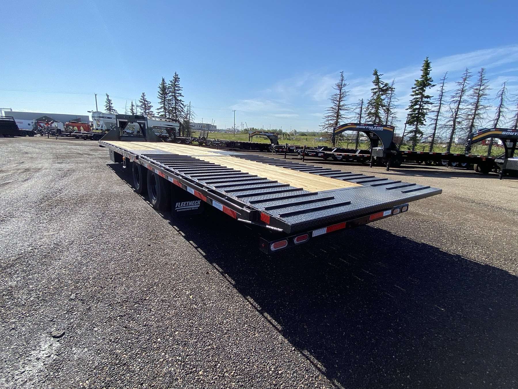2027 Diamond C 35' Hydraulic Dovetail Gooseneck