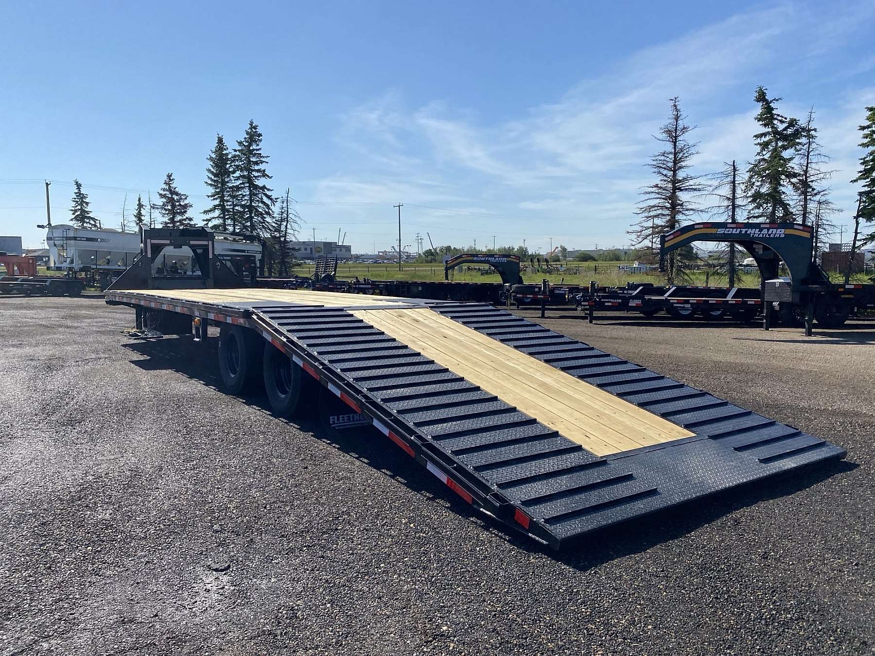 2027 Diamond C 35' Hydraulic Dovetail Gooseneck