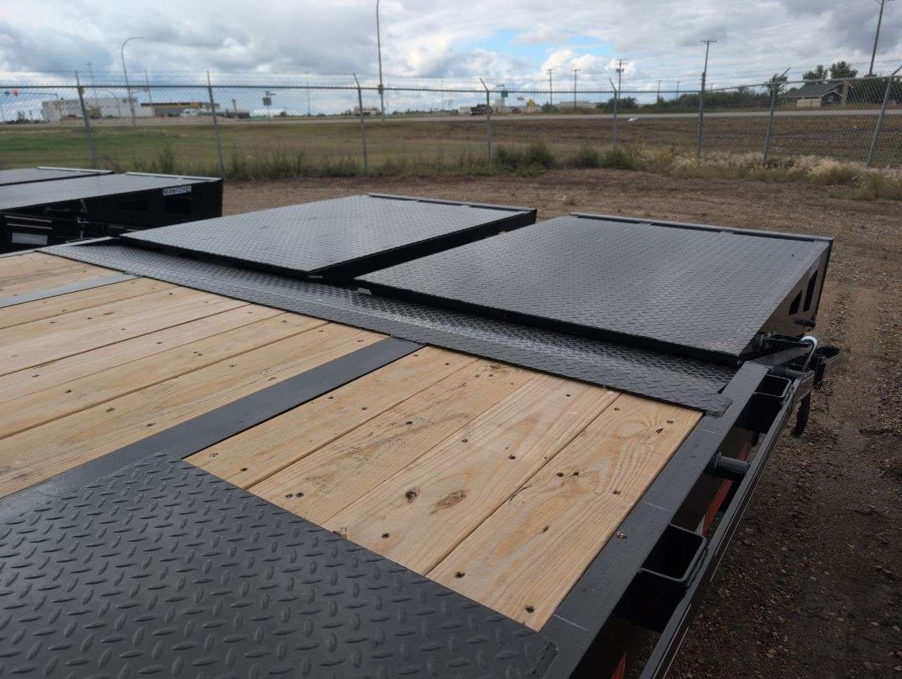 2027 Diamond C 8'6" x 30' GN Beavertail Flat Deck Trailer