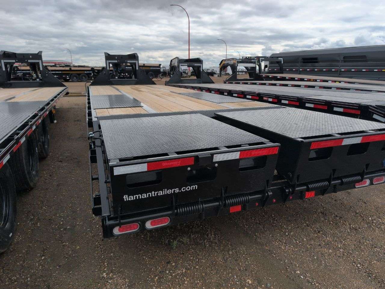 2027 Diamond C 8'6" x 30' GN Beavertail Flat Deck Trailer