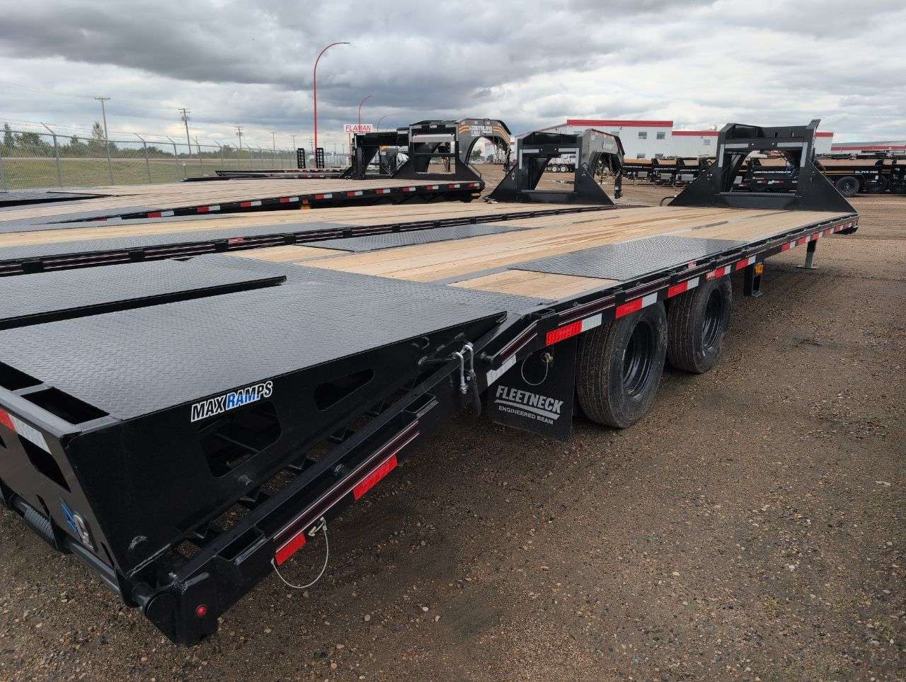 2027 Diamond C 8'6" x 30' GN Beavertail Flat Deck Trailer