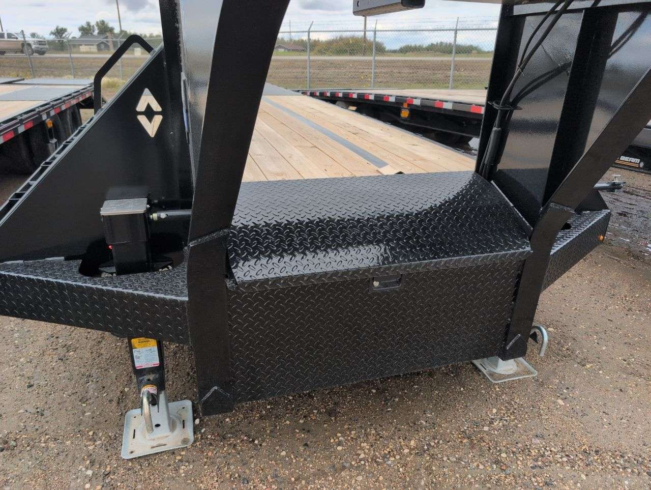 2027 Diamond C 8'6" x 35' GN Beavertail Flat Deck Trailer