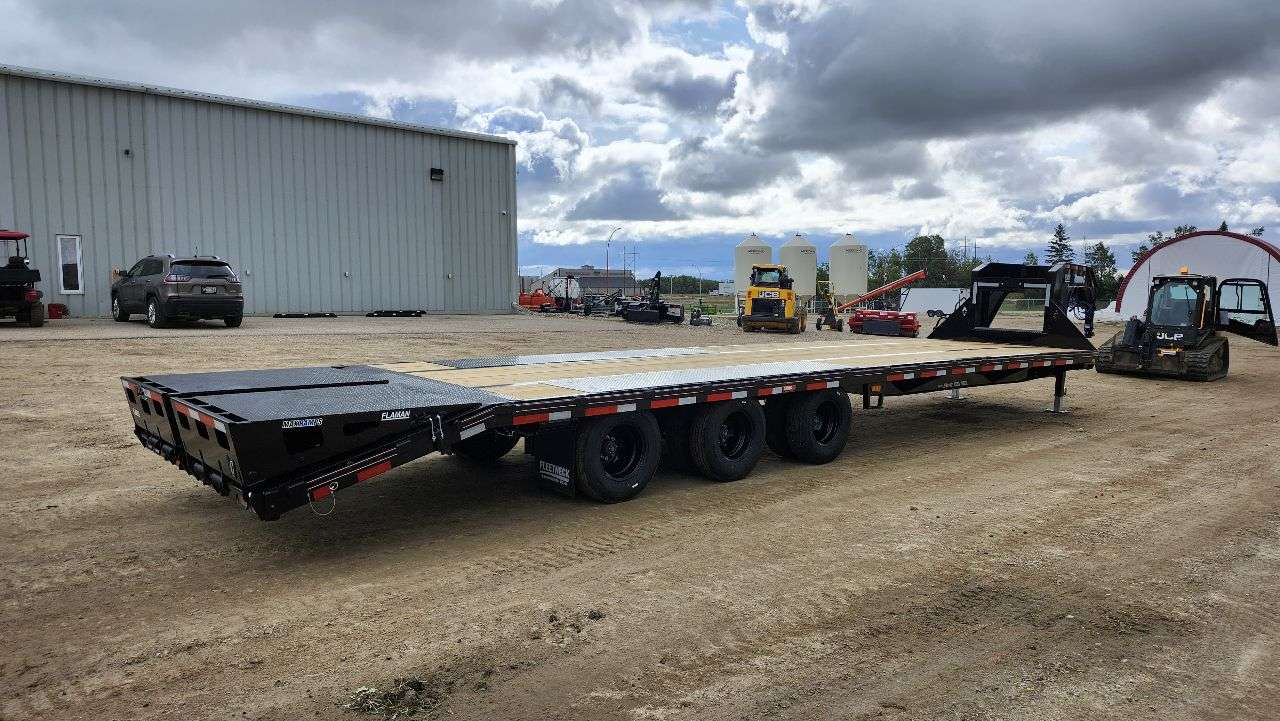 2027 Diamond C 8'6" x 35' GN Beavertail Flat Deck Trailer