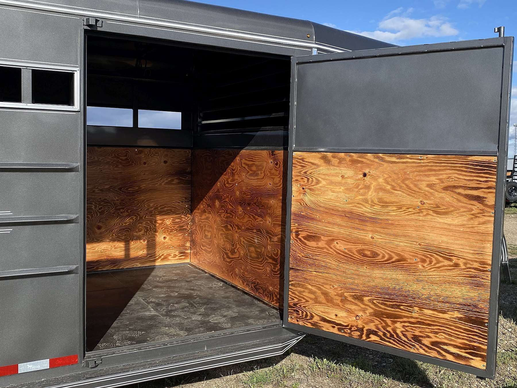 2027 Mustang 24' Triple Axle Gooseneck Stock Trailer