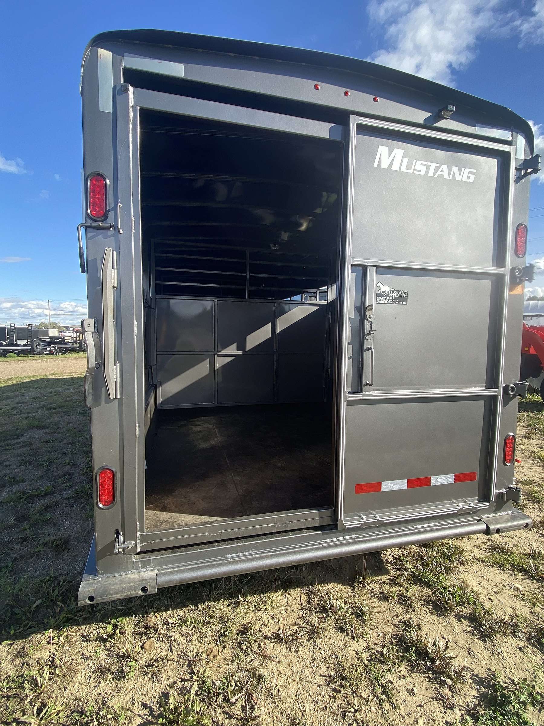 2027 Mustang 24' Triple Axle Gooseneck Stock Trailer