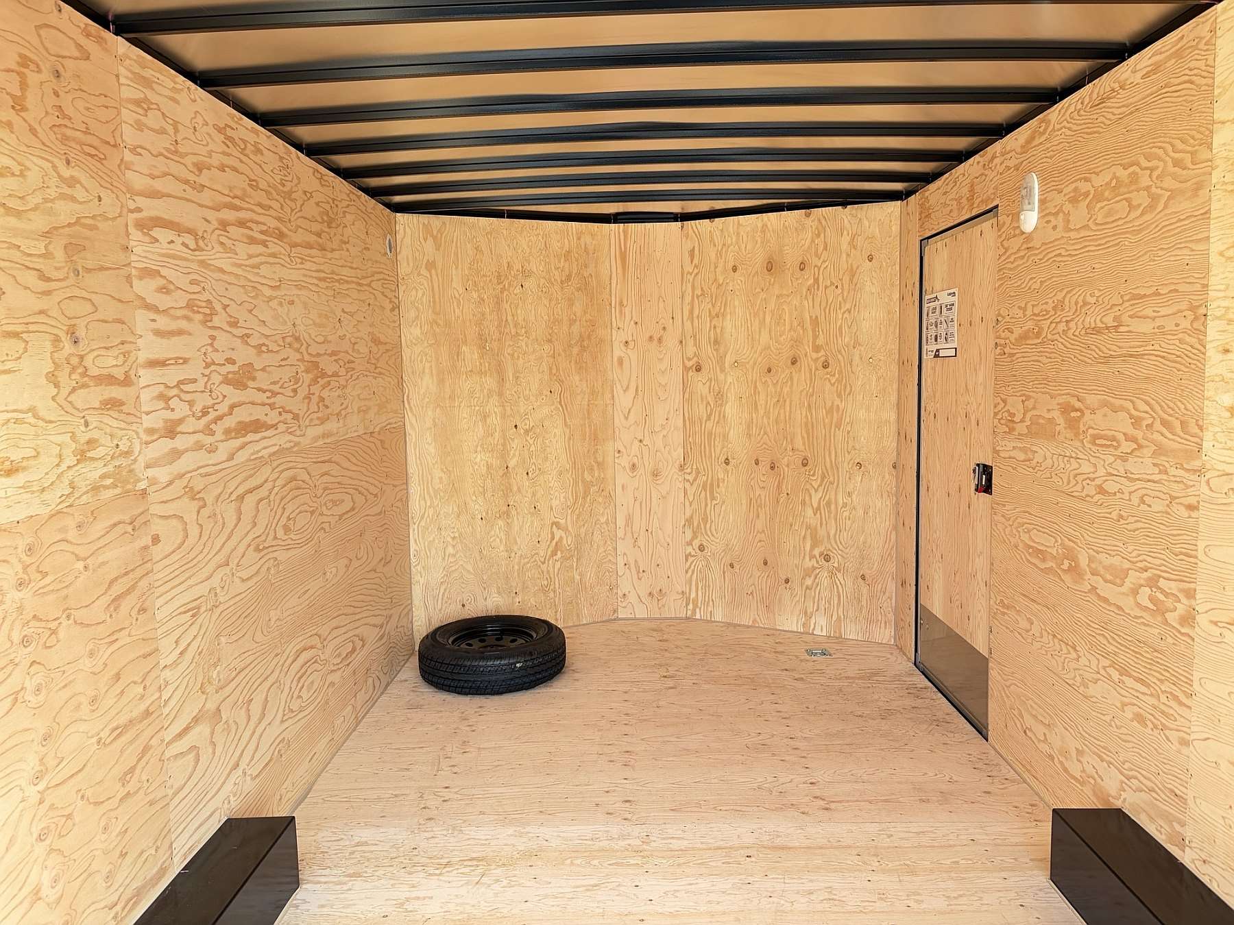 2027 Royal 8.5'x18' Cargo w/ 35K Axles & Dovetail