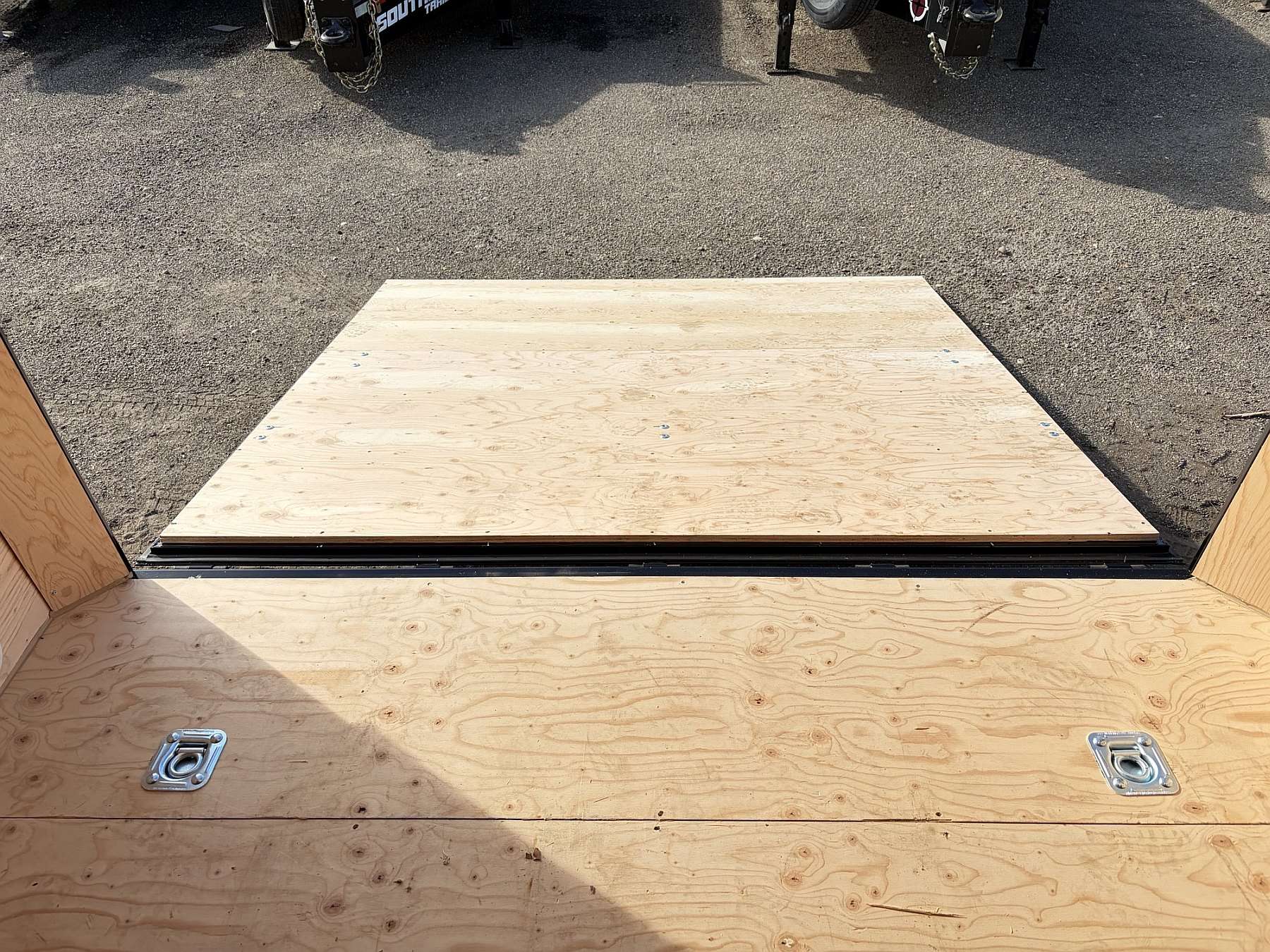 2027 Royal 8.5'x18' Cargo w/ 35K Axles & Dovetail