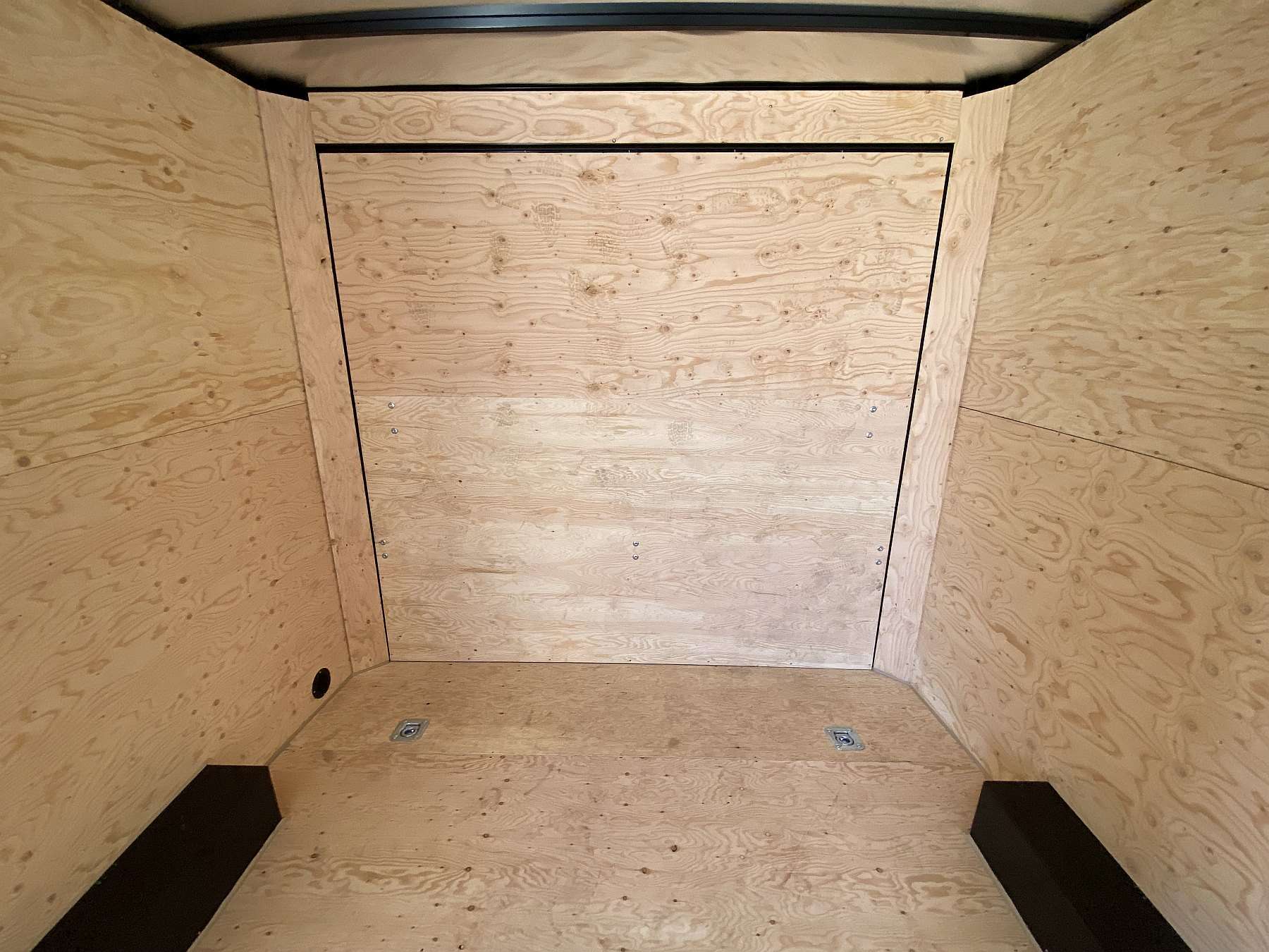 2027 Royal 8.5'x18' Enclosed Cargo w/ Dovetail