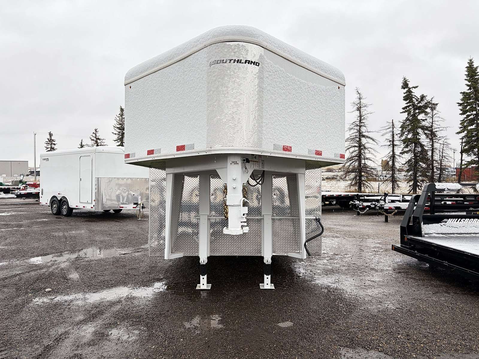 2027 Royal 8.5'x24' Fully Insulated Gooseneck Cargo Trailer