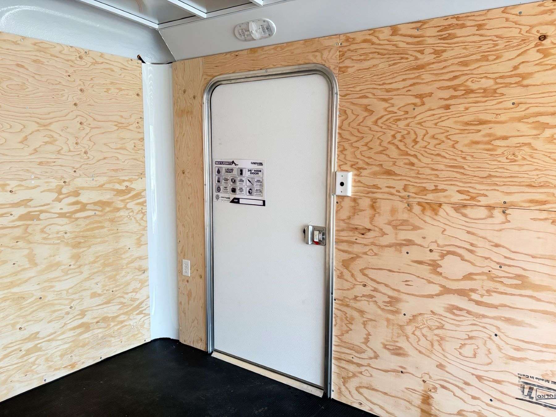 2027 Royal Original 8.5'x20' Enclosed Trailer w/ Dovetail