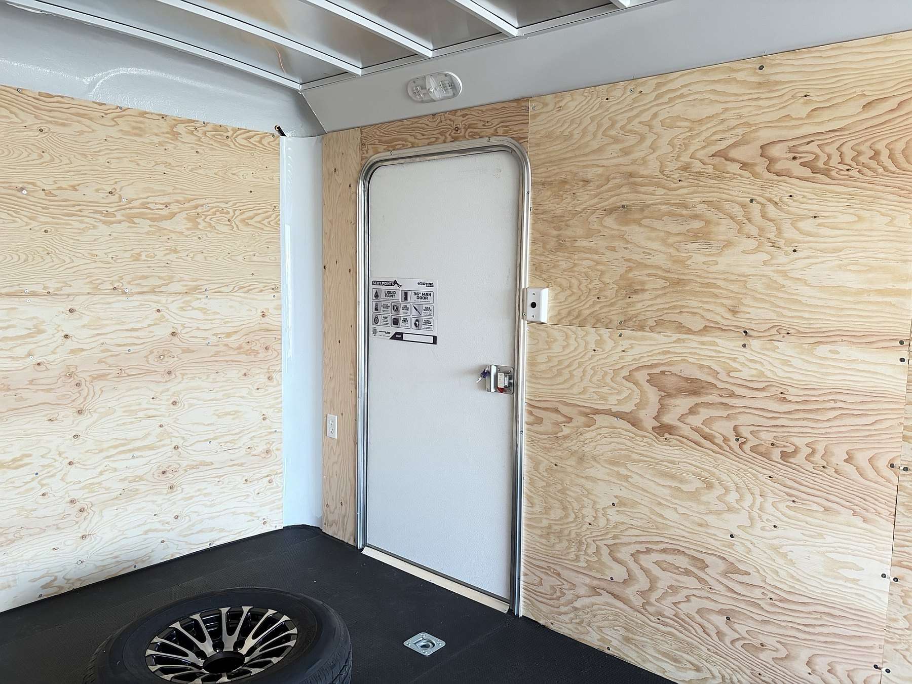 2027 Royal Original 8.5'x24' Enclosed Cargo w/ Dovetail