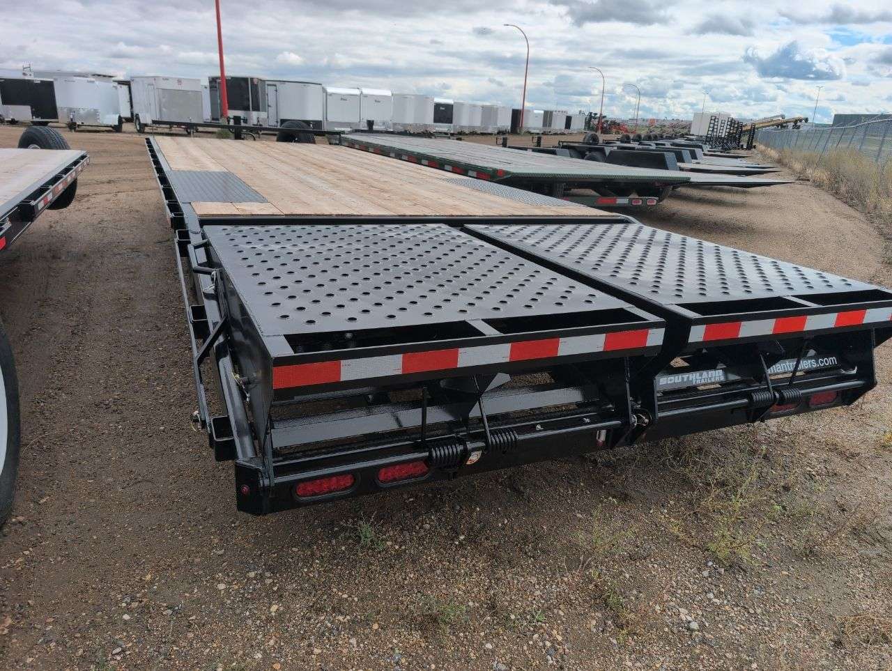 2027 Southland 20'+5' Beavertail Deckover Tandem 7K Trailer