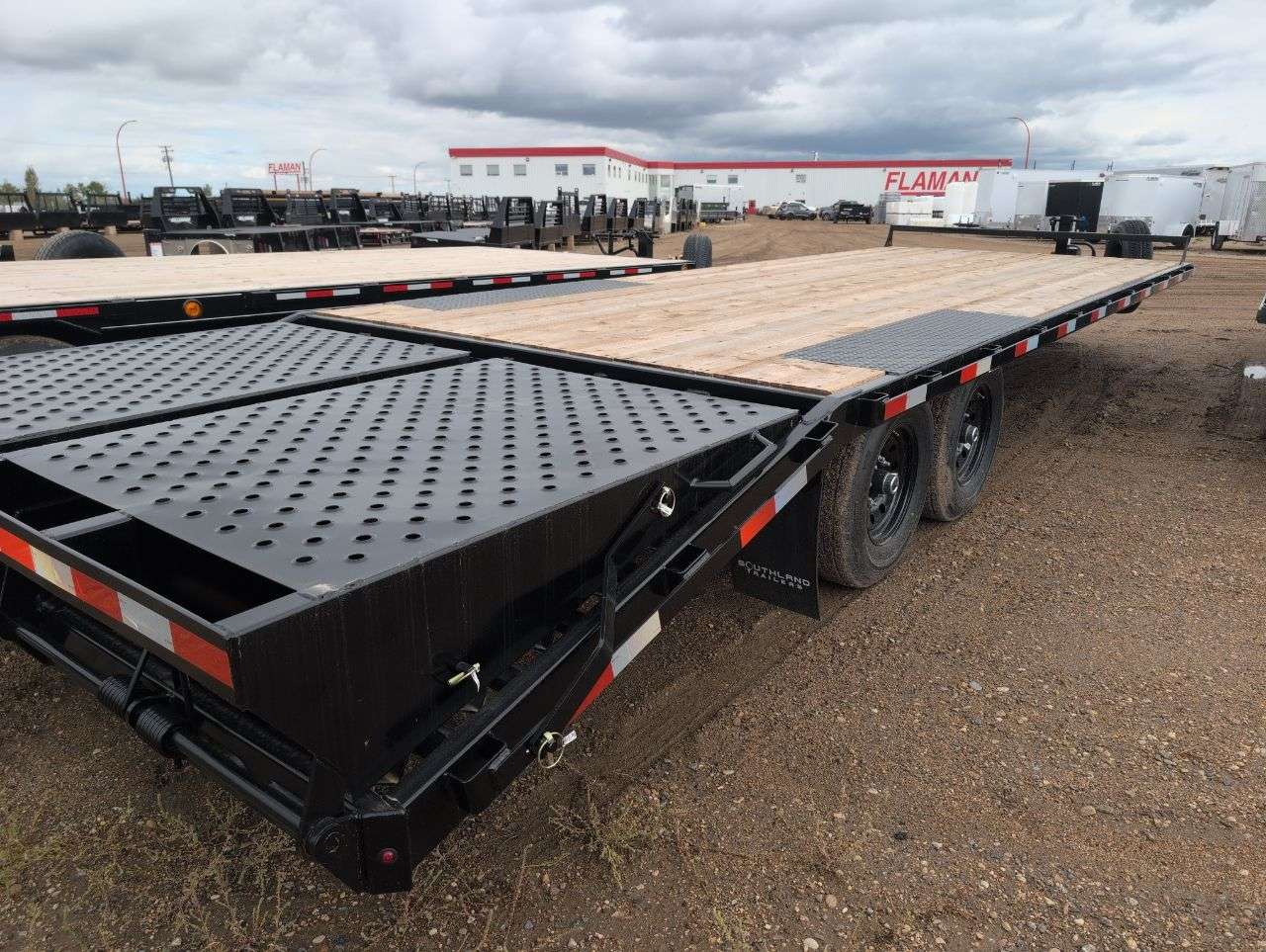2027 Southland 20'+5' Beavertail Deckover Tandem 7K Trailer