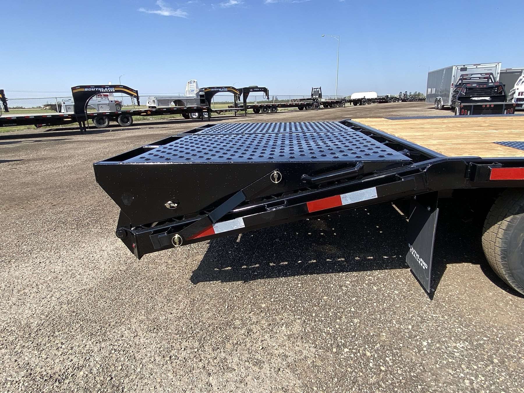 2027 Southland 20' Highboy Trailer w/ Beavertail