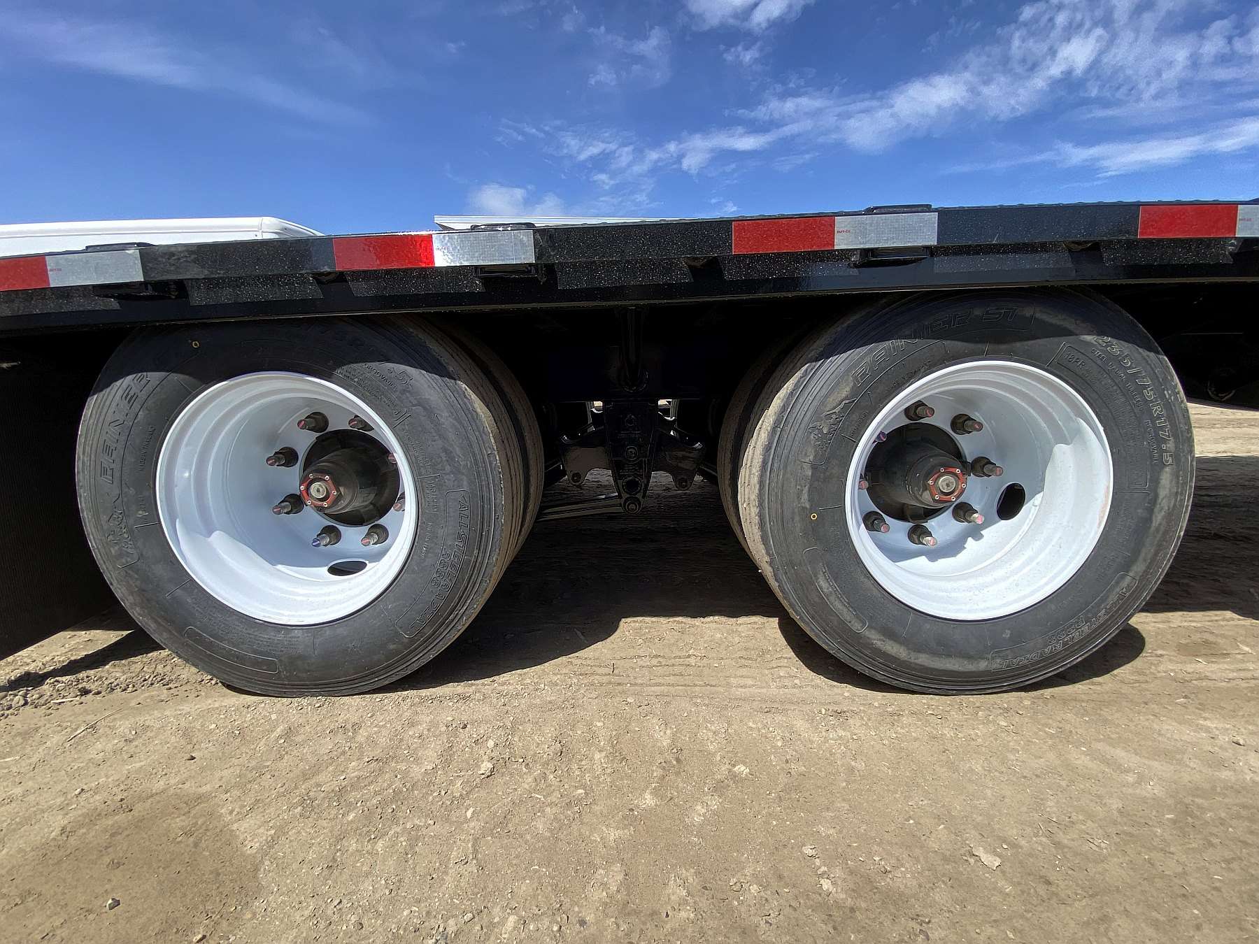 2027 Southland 26'+6' Gooseneck Trailer w/ HD Suspension