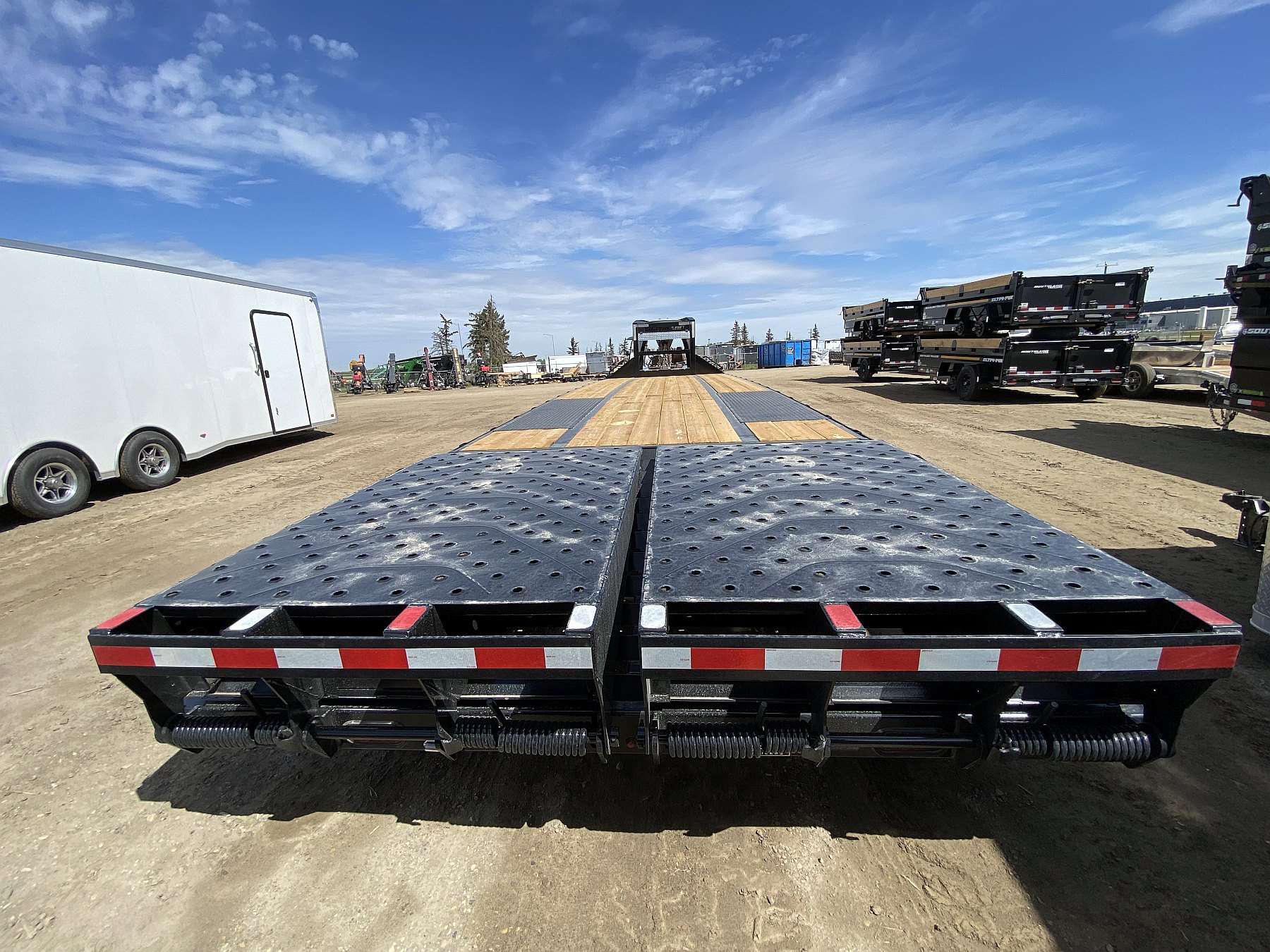 2027 Southland 26'+6' Gooseneck Trailer w/ HD Suspension
