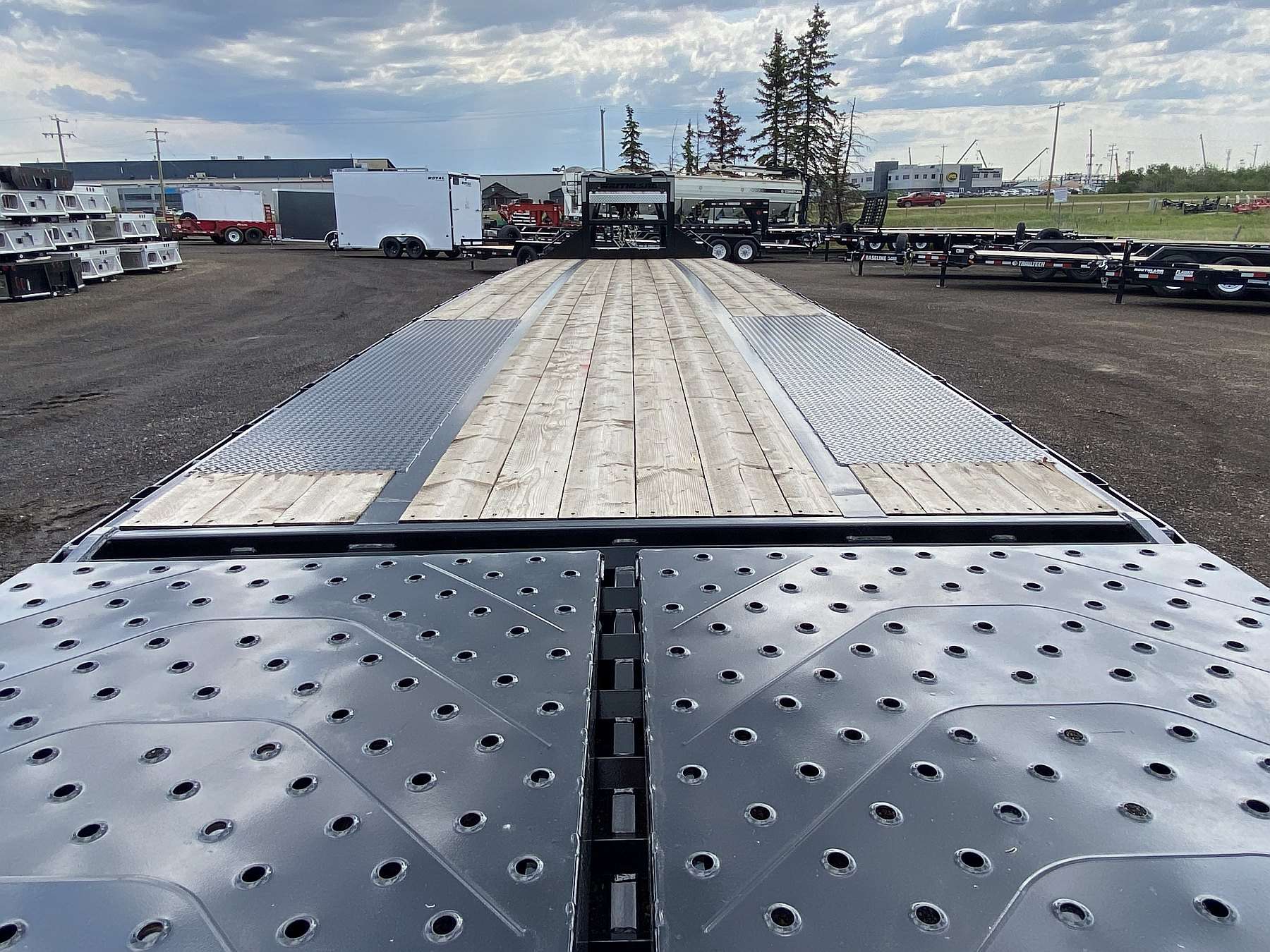 2027 Southland 34'+6' Tri-Axle Gooseneck Trailer