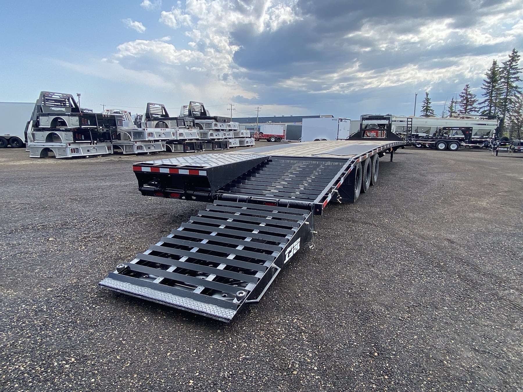 2027 Southland 34'+6' Tri-Axle Gooseneck Trailer