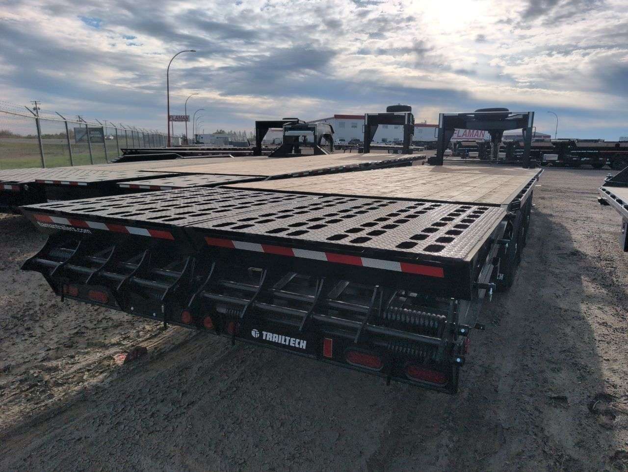 2027 Trailtech 24'+5'6" BT GN Deckover Triple 7K Trailer