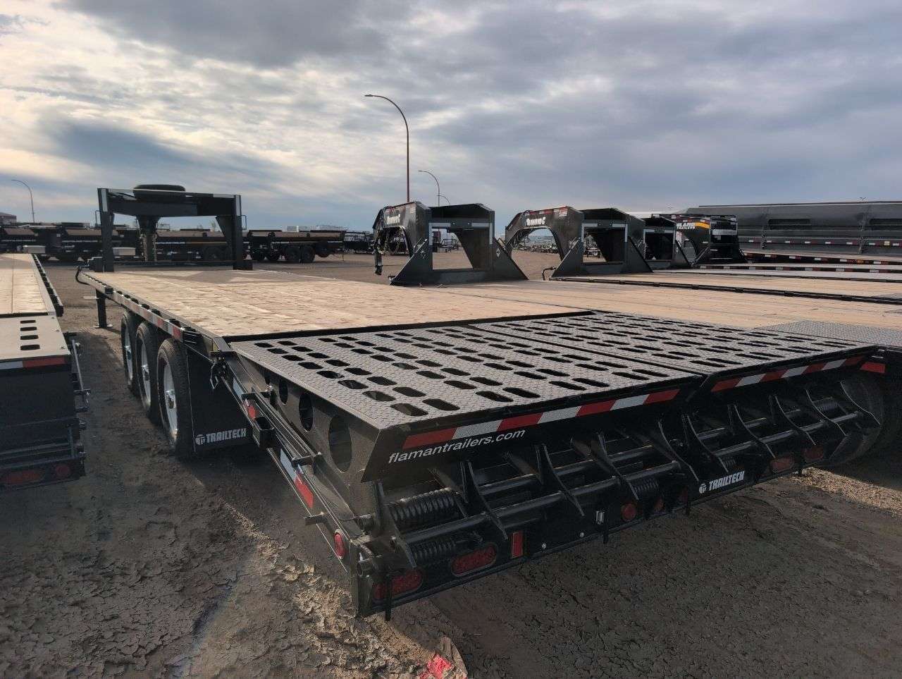 2027 Trailtech 24'+5'6" BT GN Deckover Triple 7K Trailer