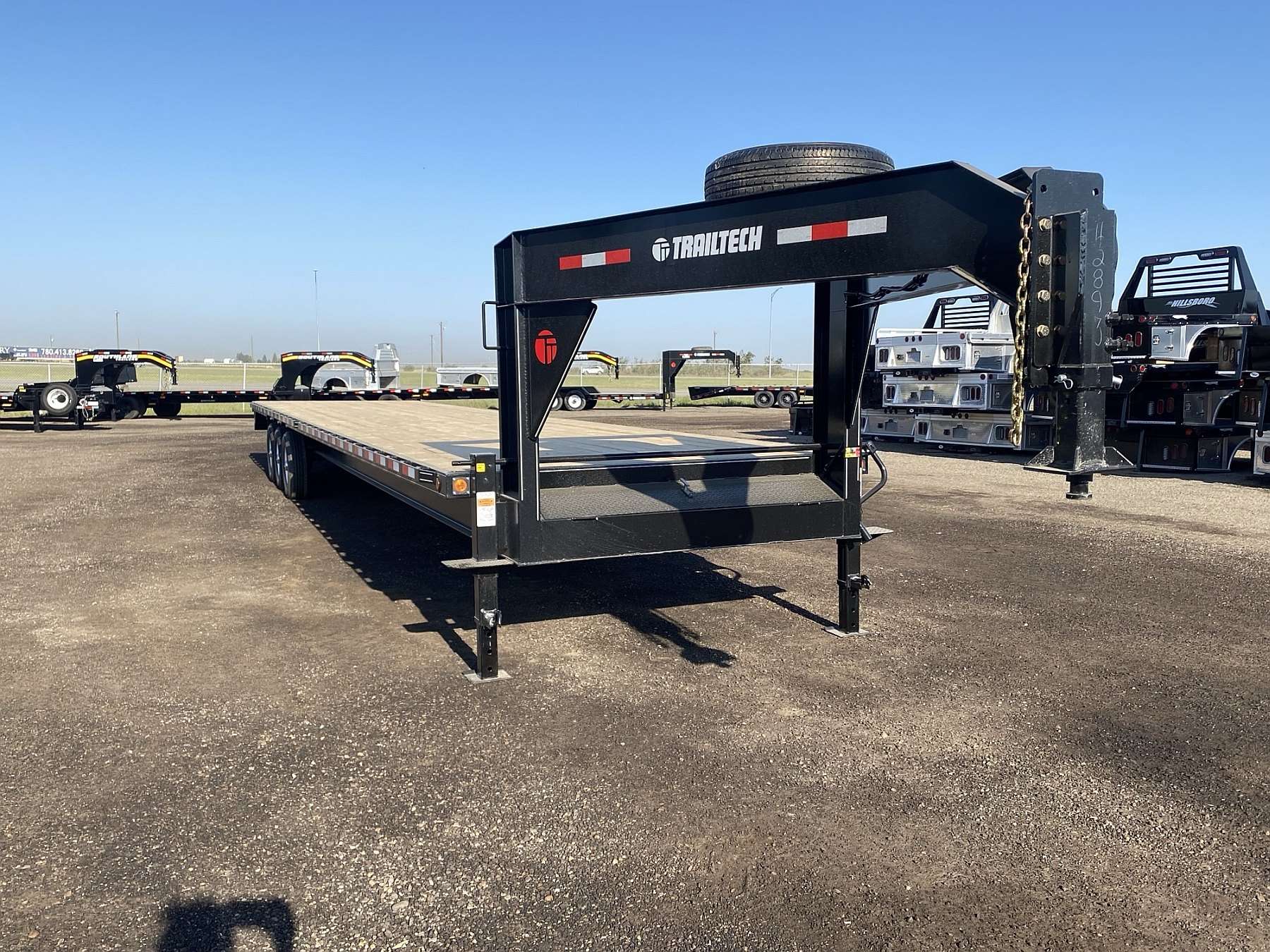 2027 Trailtech 40' Tri-Axle Gooseneck Trailer