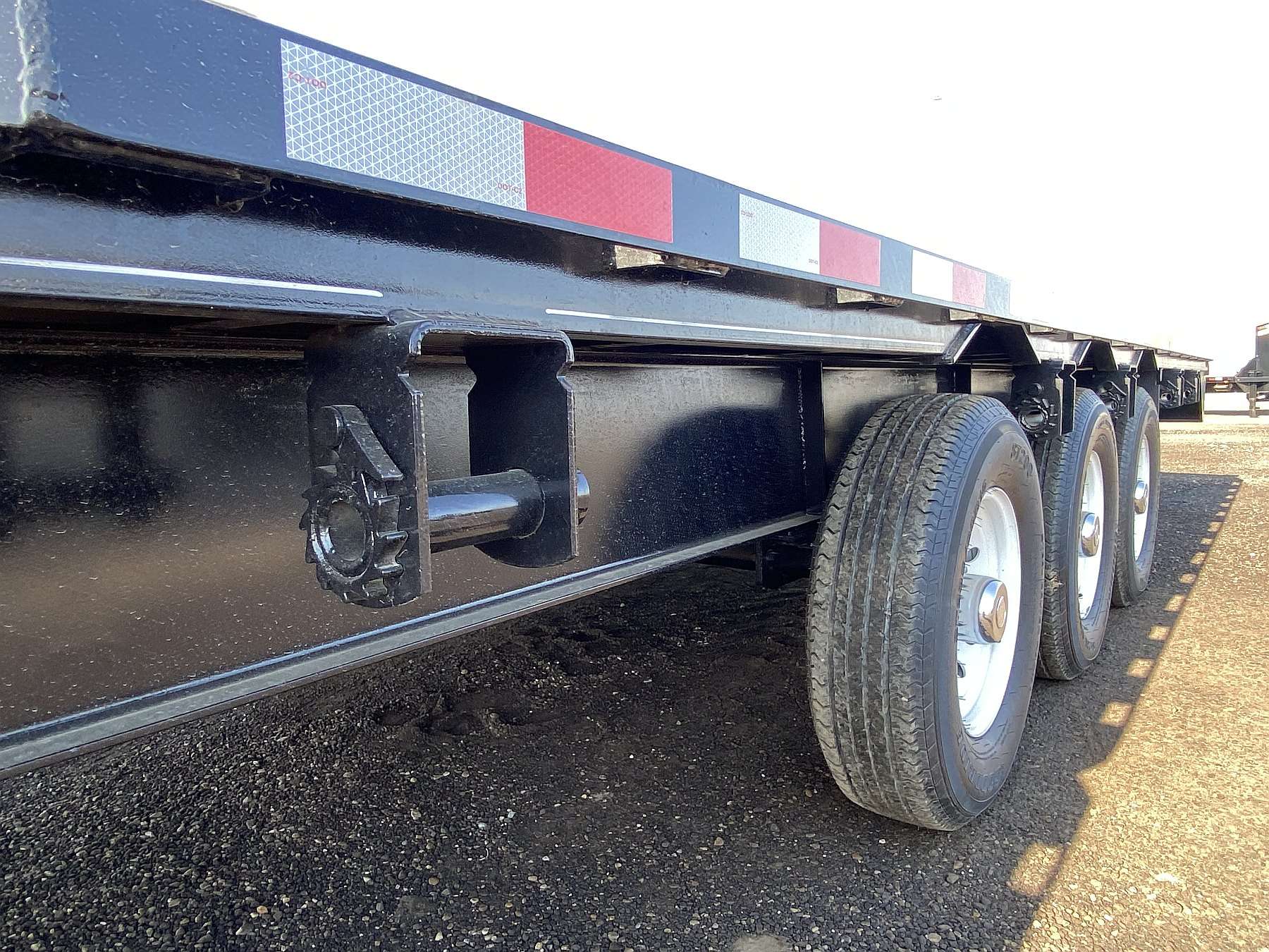 2027 Trailtech 40' Tri-Axle Gooseneck Trailer