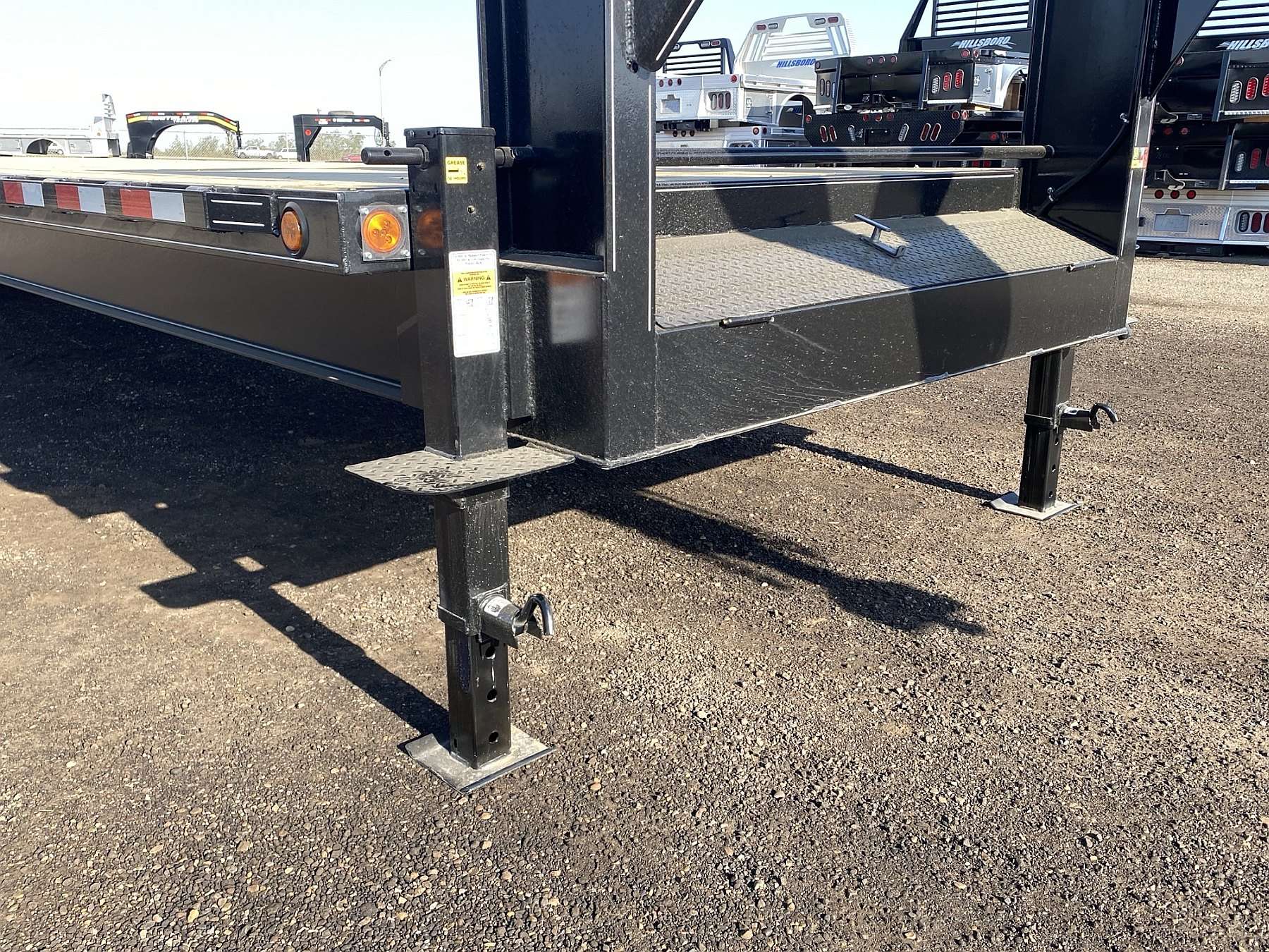 2027 Trailtech 40' Tri-Axle Gooseneck Trailer