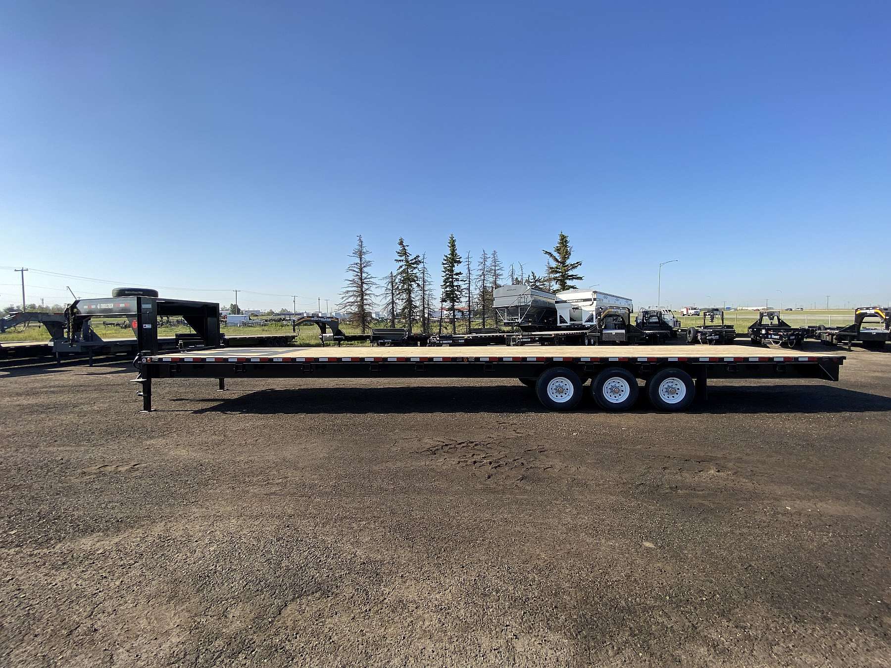 2027 Trailtech 40' Tri-Axle Gooseneck Trailer