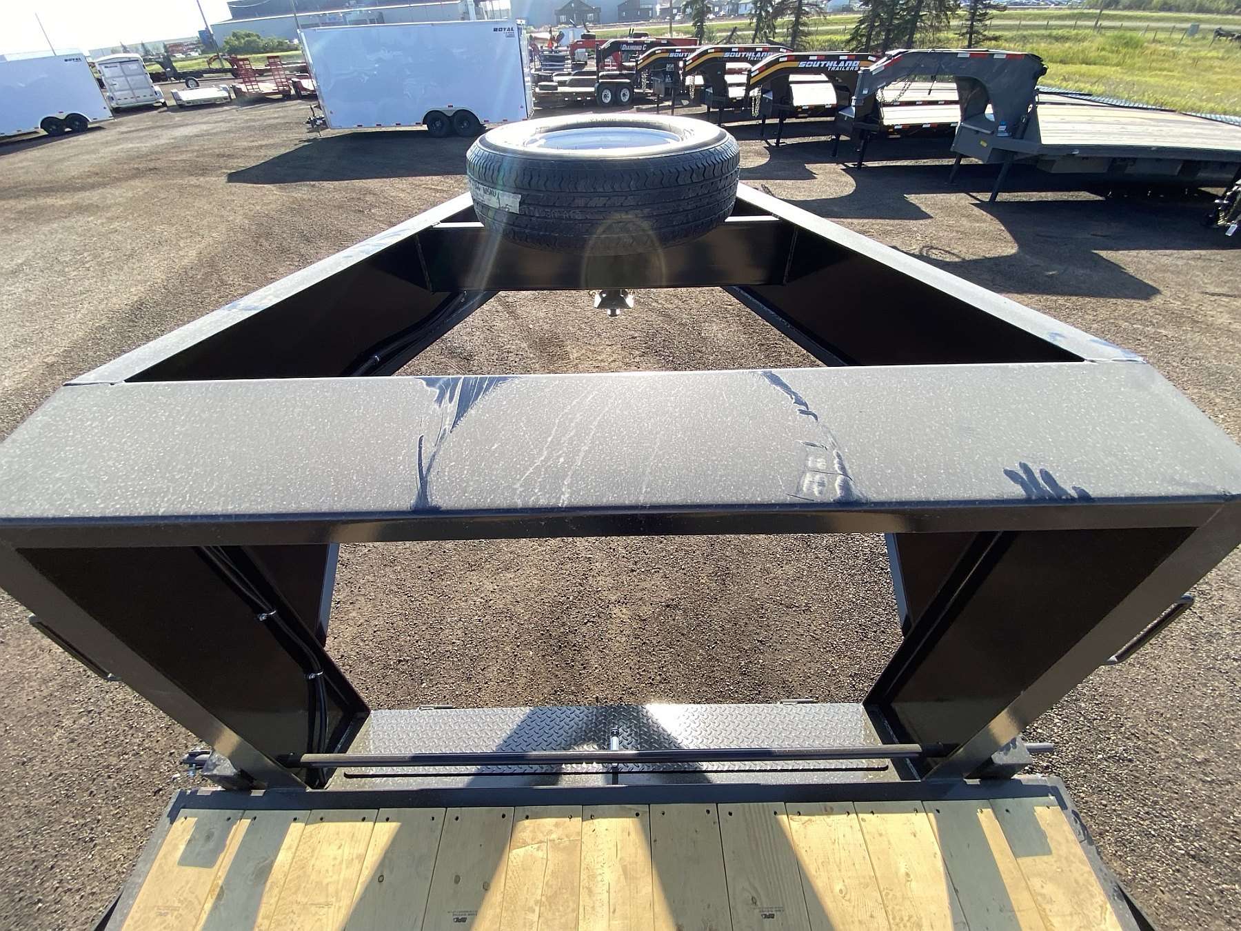 2027 Trailtech 40' Tri-Axle Gooseneck Trailer