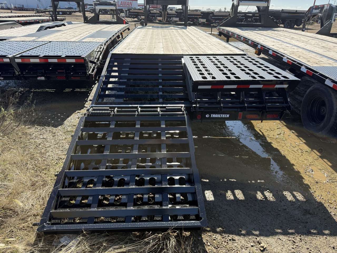2027 Trailtech 8'6" x 29'6" GN Beavertail Deckover Trailer